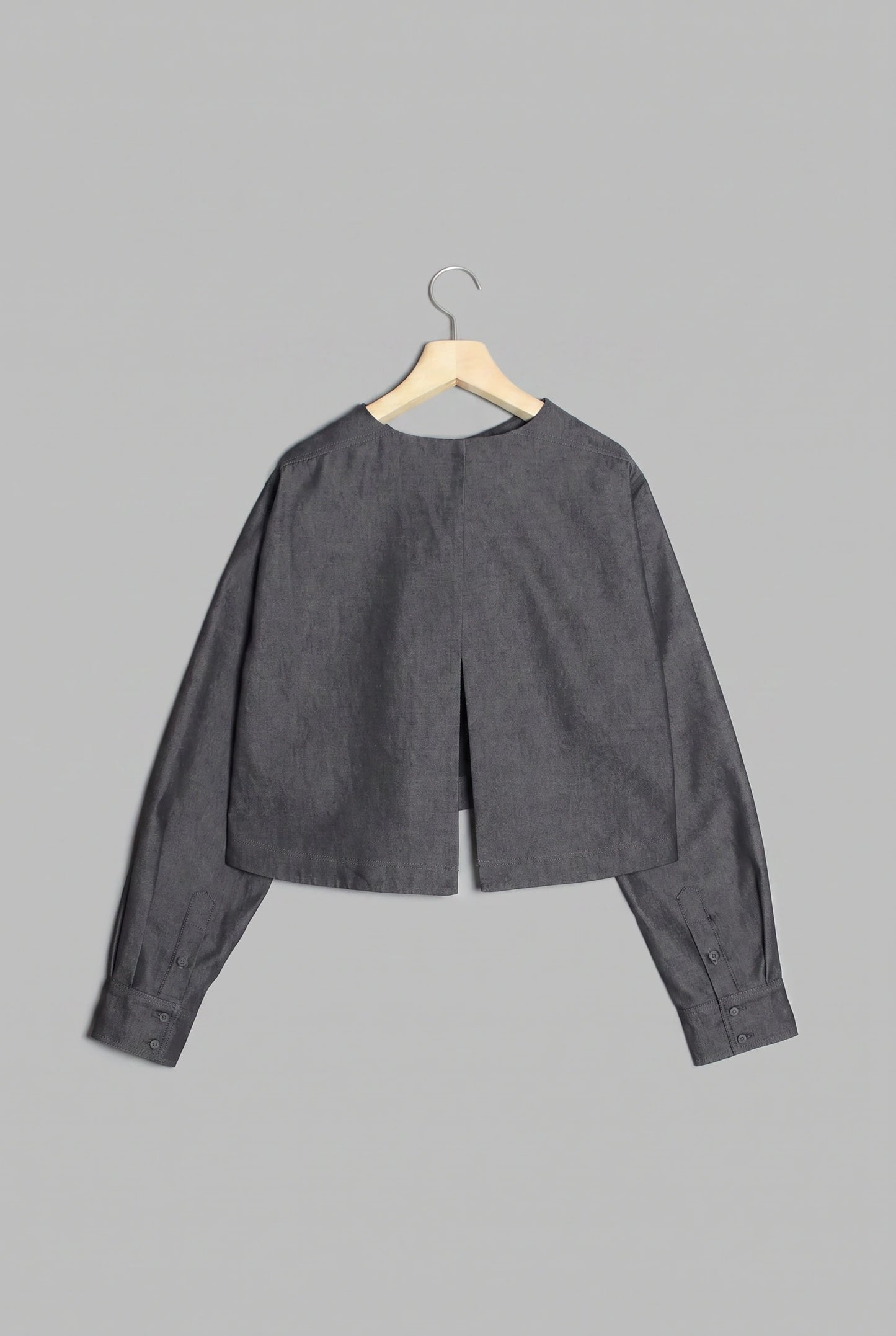 ishi デニムライクバックスリットプルオーバー