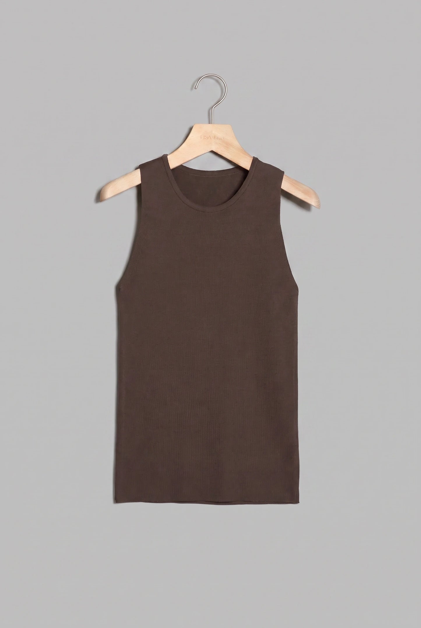 ishi クルーネックスリーブレスニット