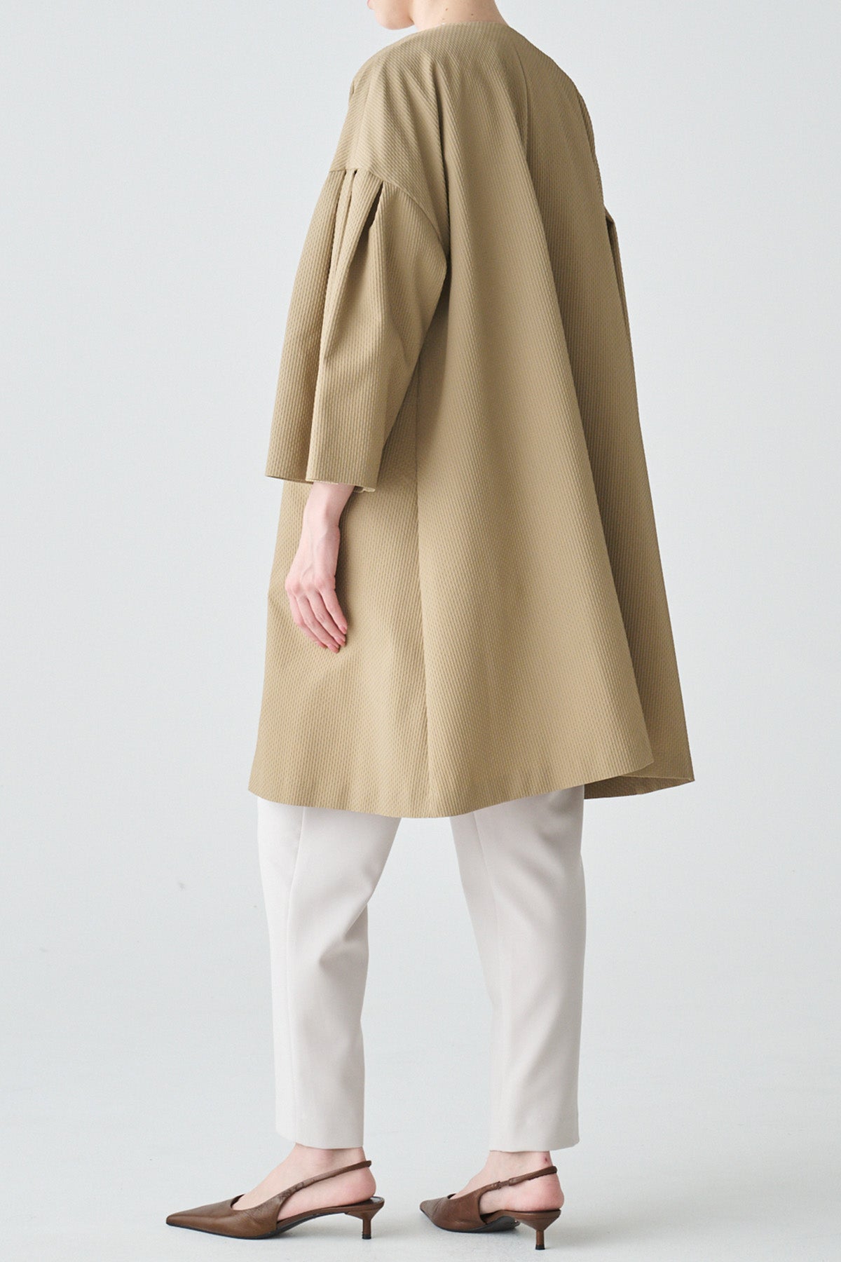 ストレッチタックテーパードパンツ