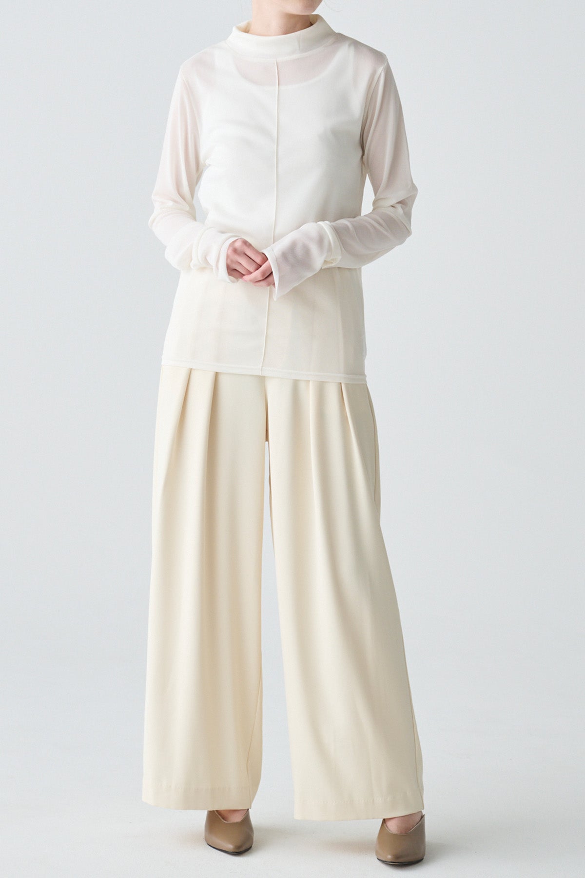 ハイネックメッシュプルオーバー