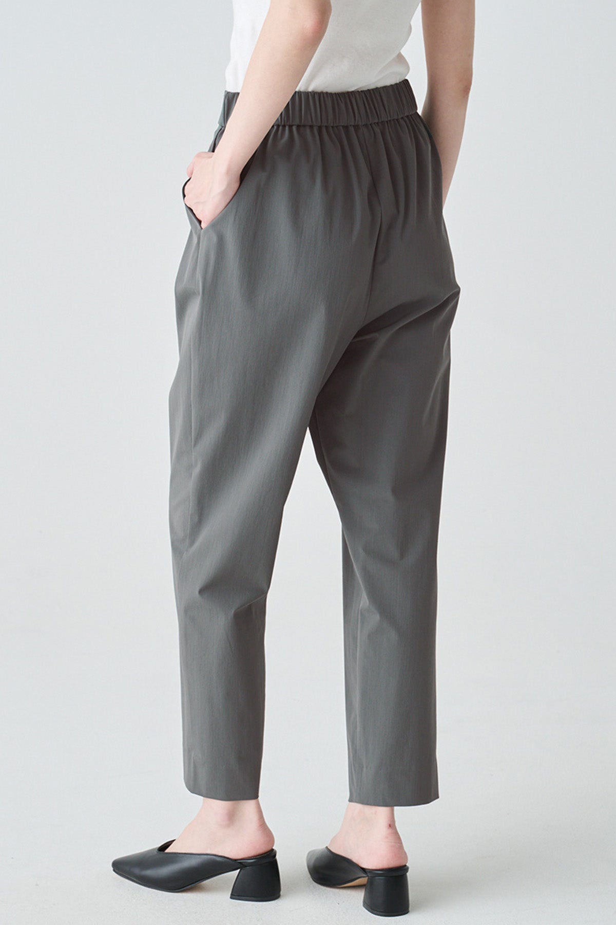 ハイストレッチテーパードパンツ