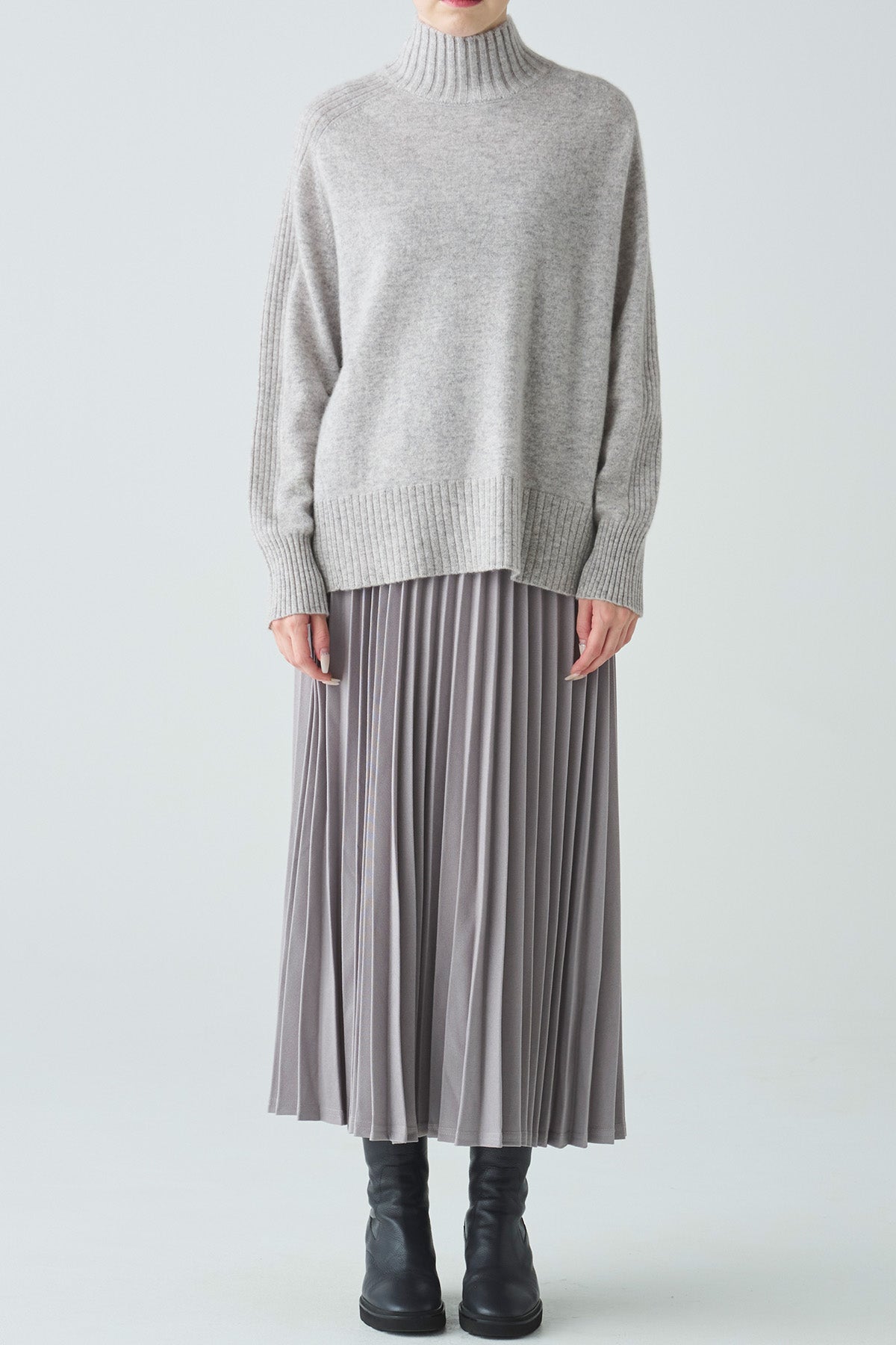 カシミヤハイネックバックスリットニット