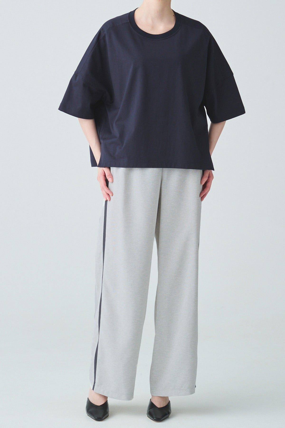 サイドラインアクセントセミワイドパンツ