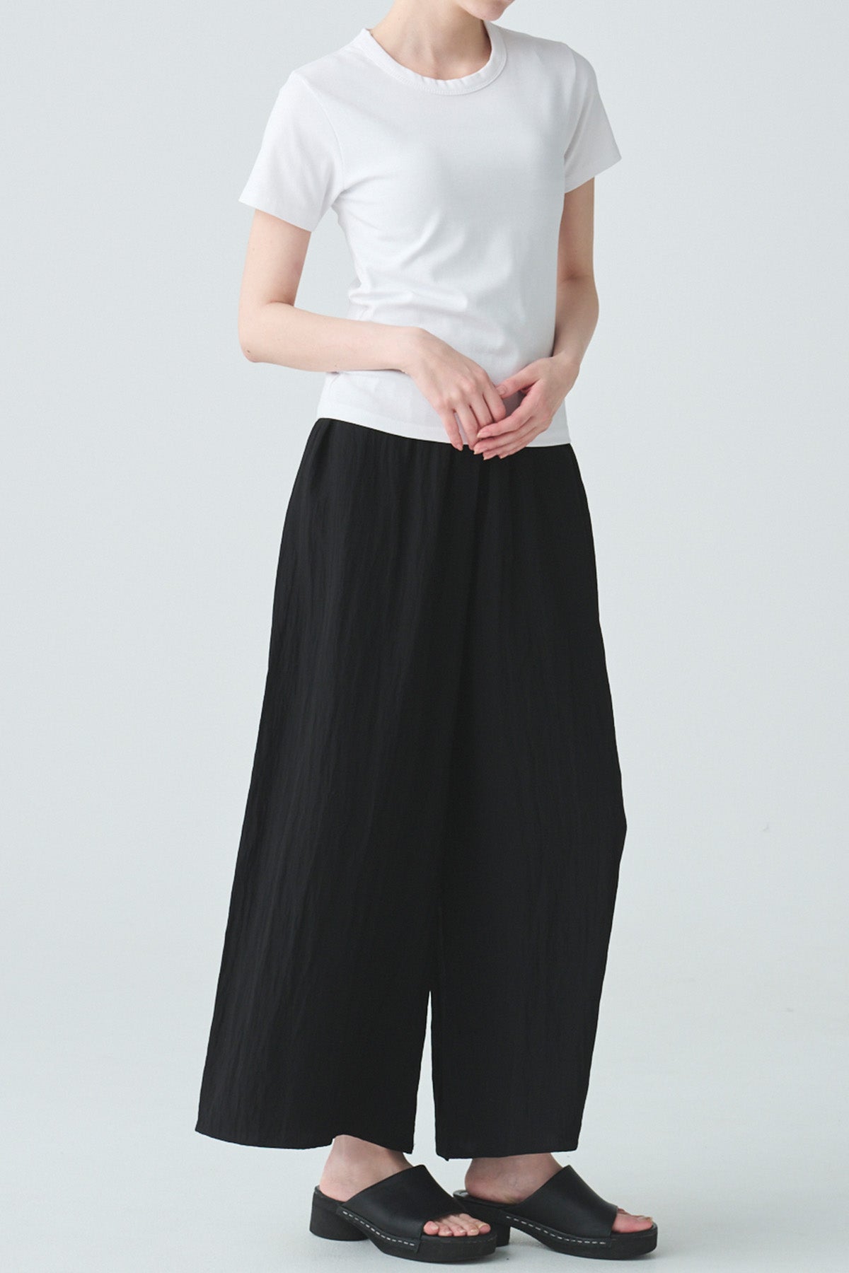 ishi クルーネックコンパクトカットソー