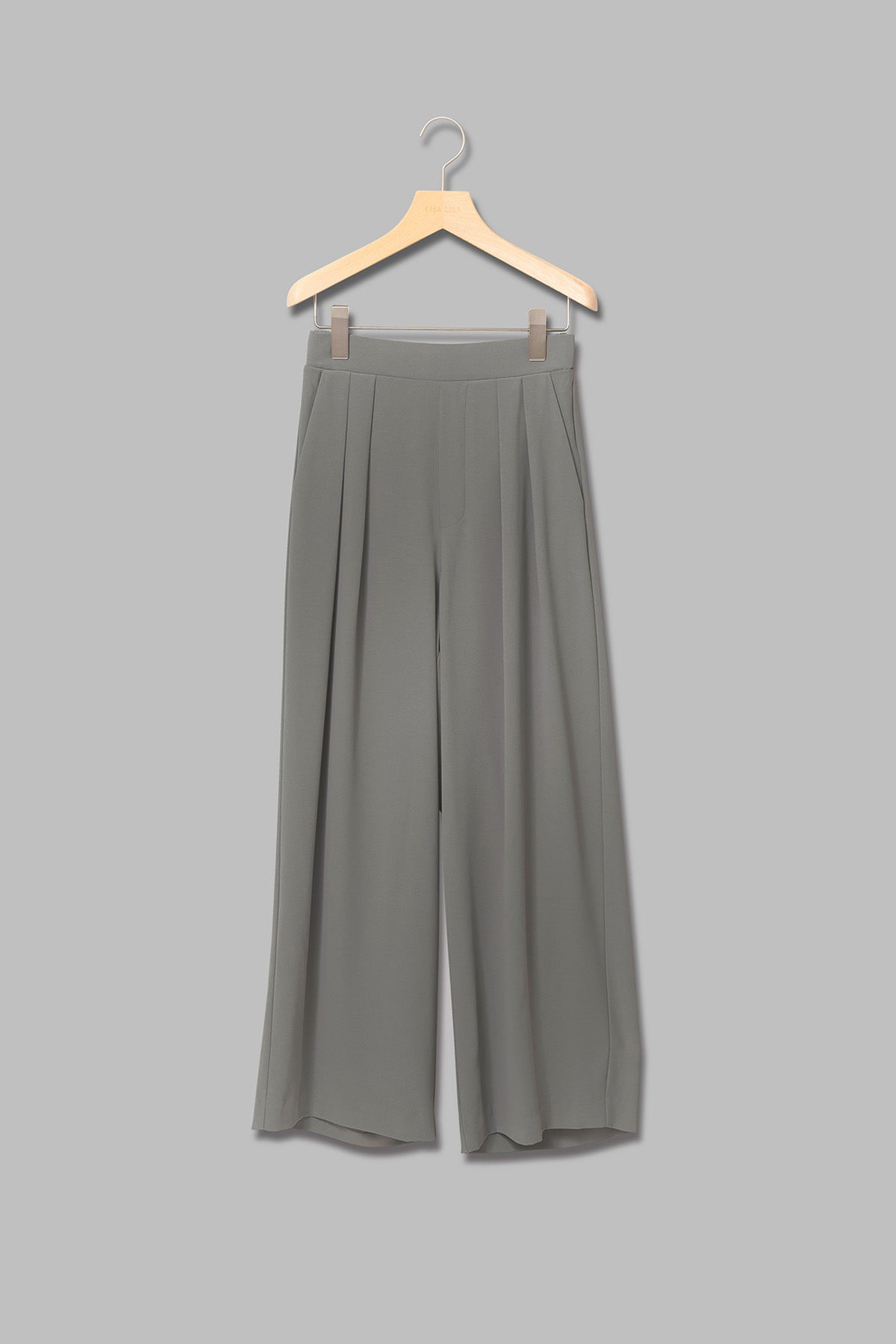 タック入りワイドパンツ
