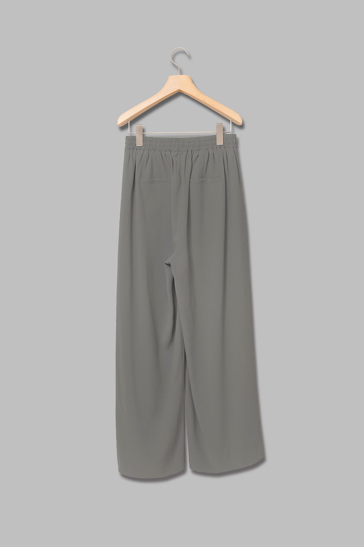 タック入りワイドパンツ
