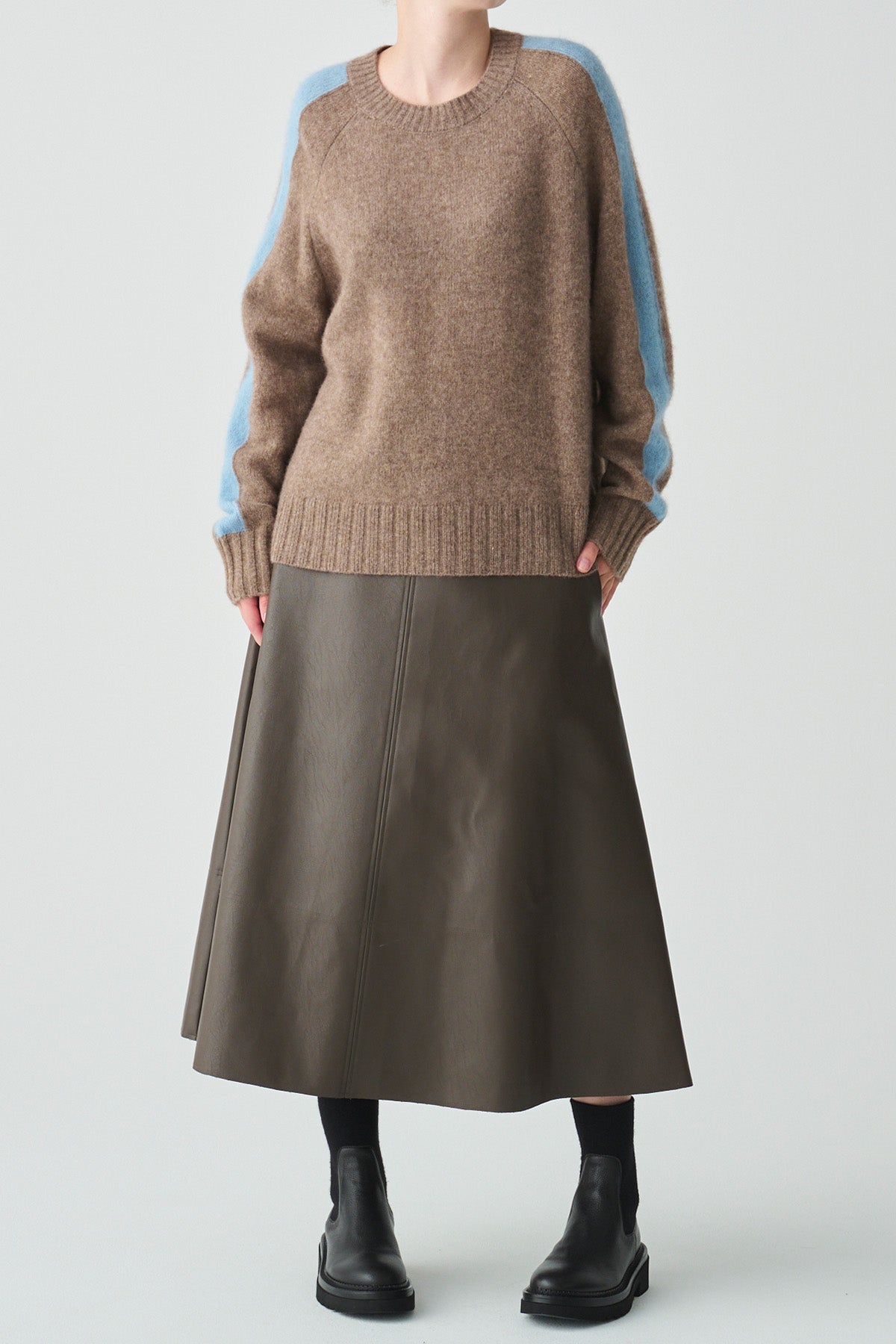 スリーブラインアクセントヤクニット