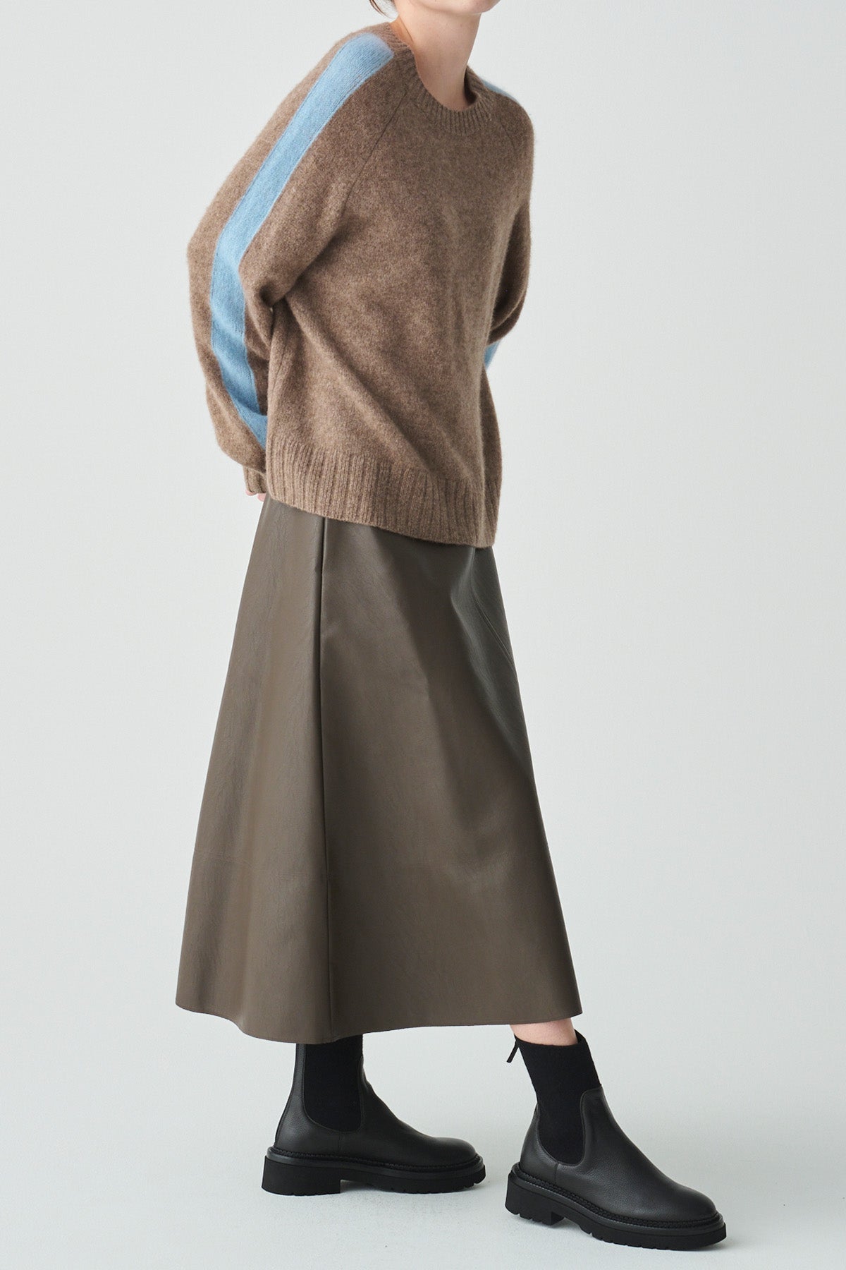 スリーブラインアクセントヤクニット