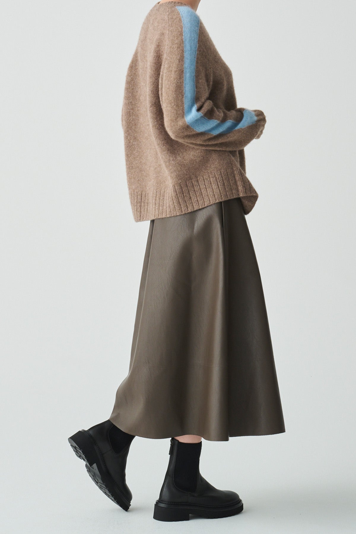 スリーブラインアクセントヤクニット