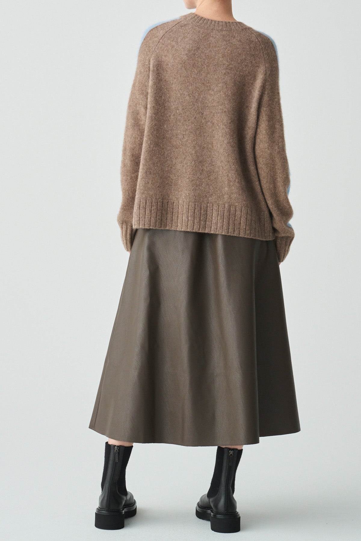 フェイクレザーセミフレアスカート