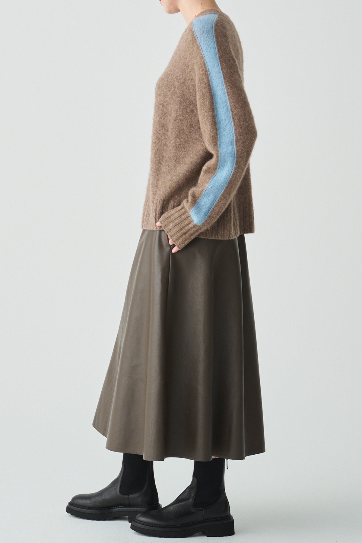 スリーブラインアクセントヤクニット