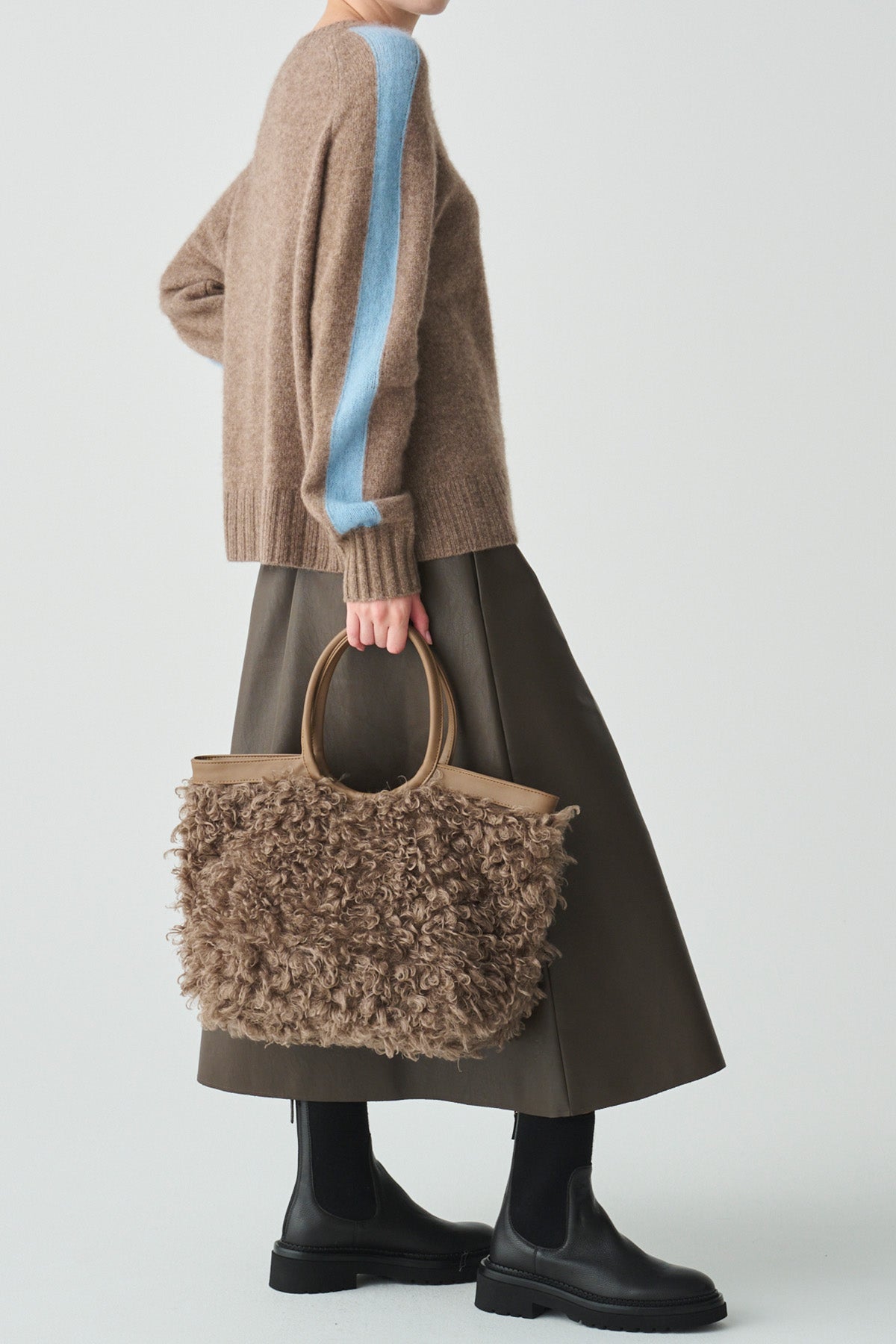 スリーブラインアクセントヤクニット