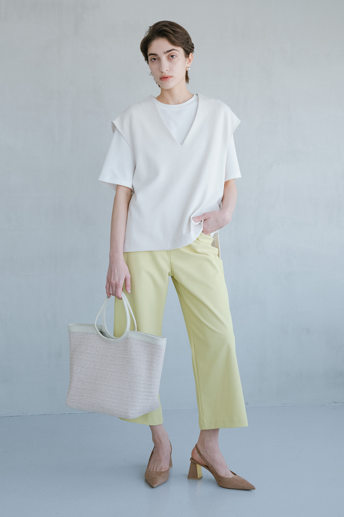 Vネックエアリーベスト