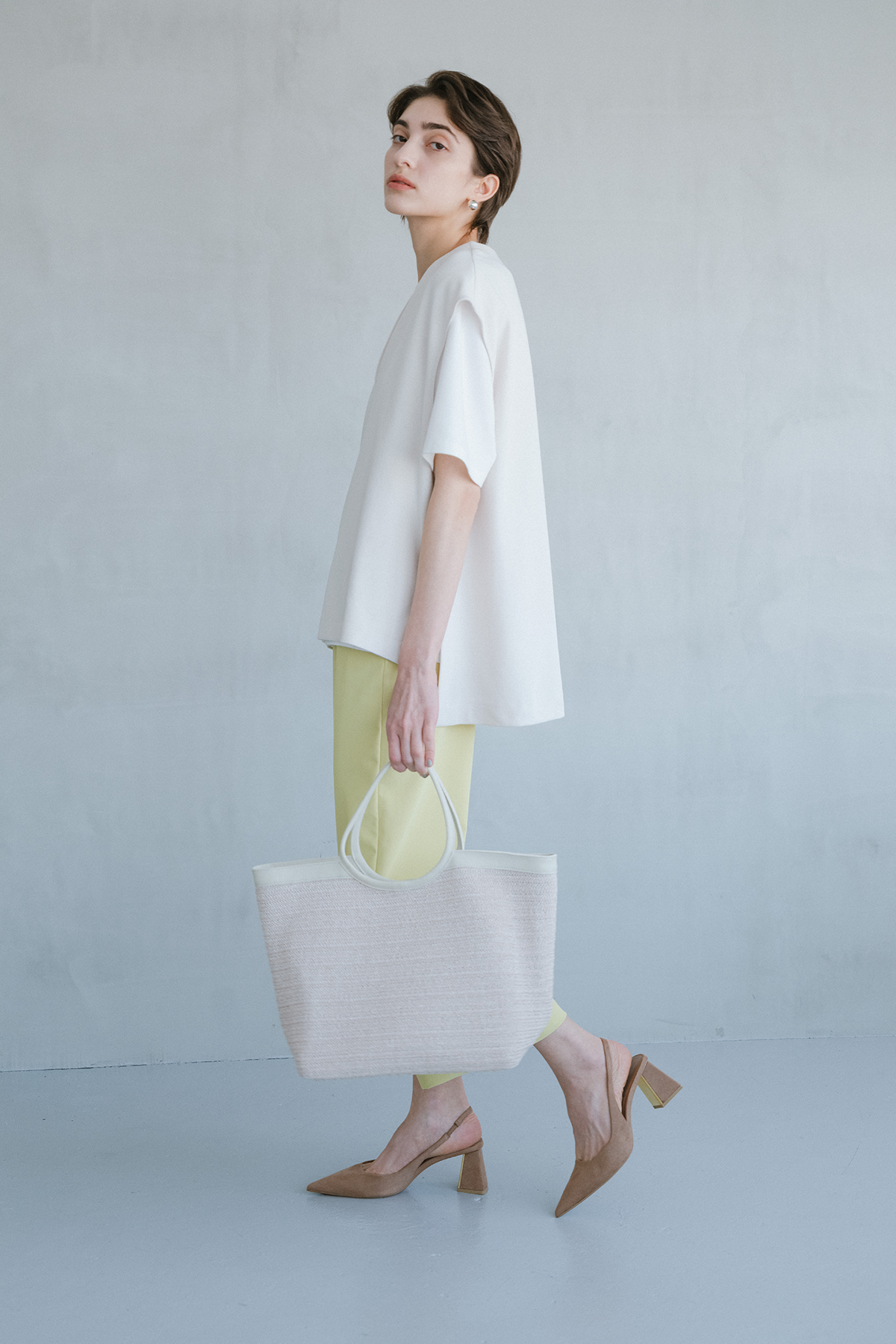 Vネックエアリーベスト