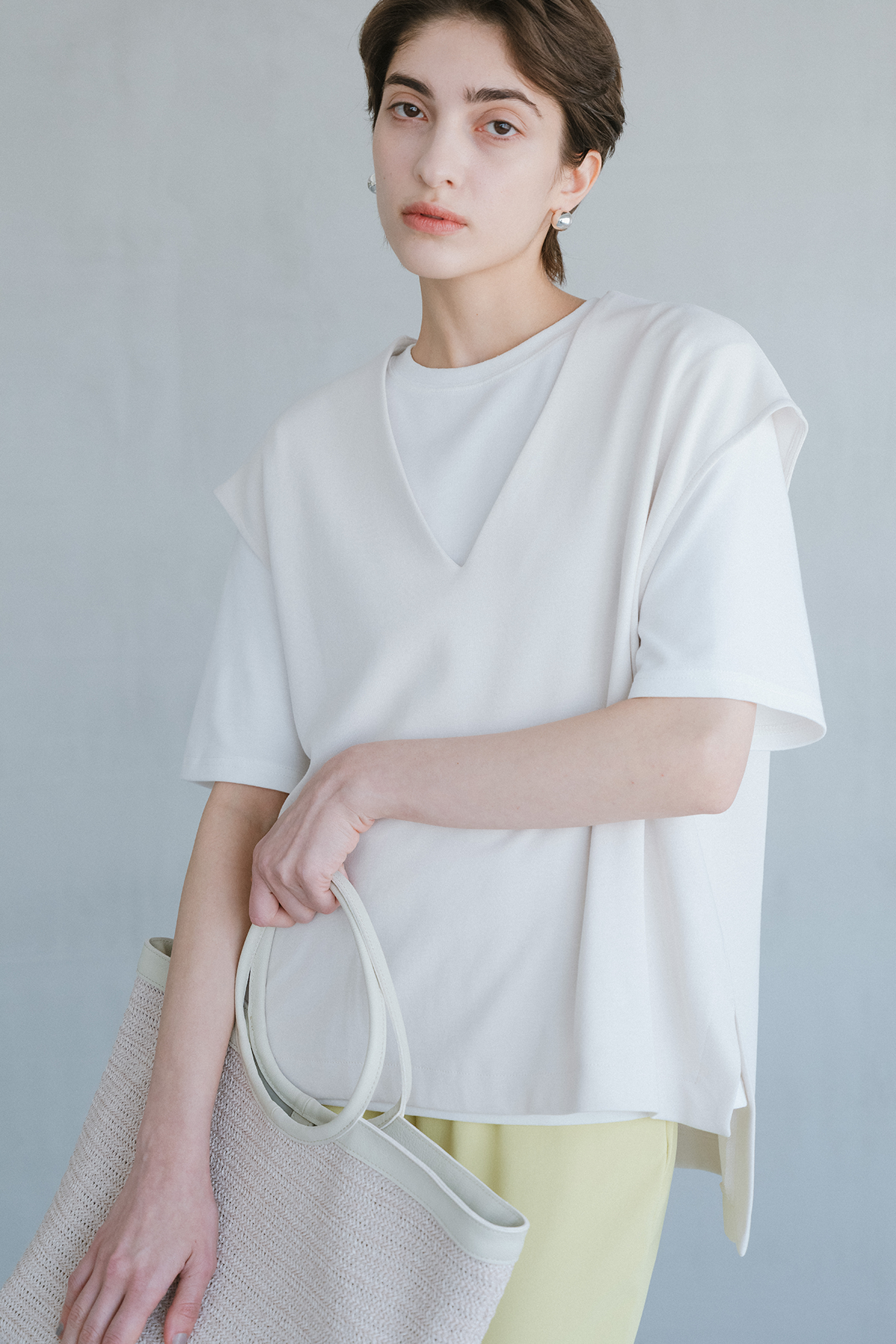 Vネックエアリーベスト