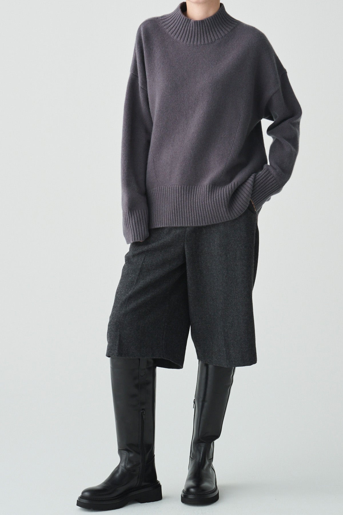 ハイネックスリットカラーウールニット