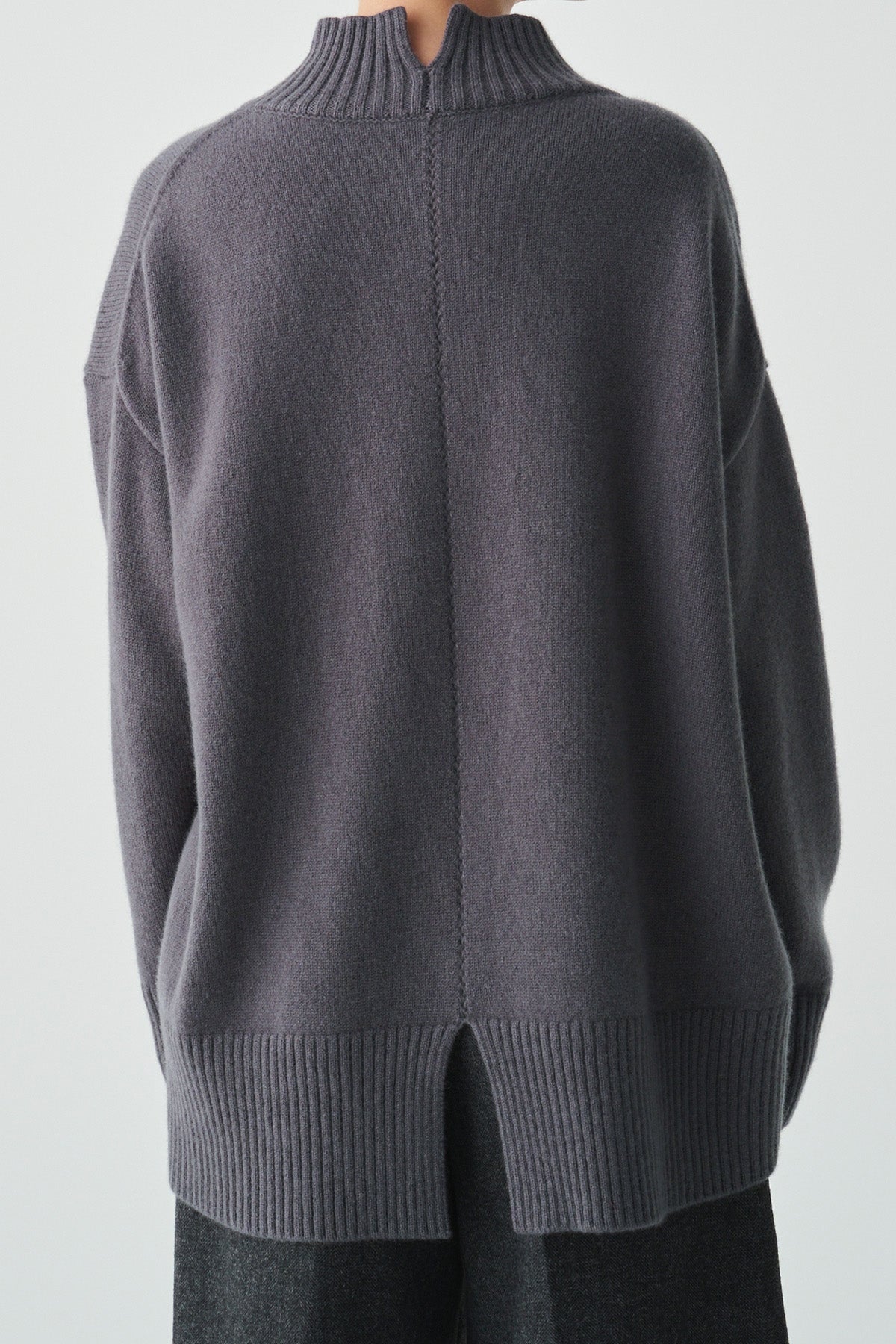 ハイネックスリットカラーウールニット