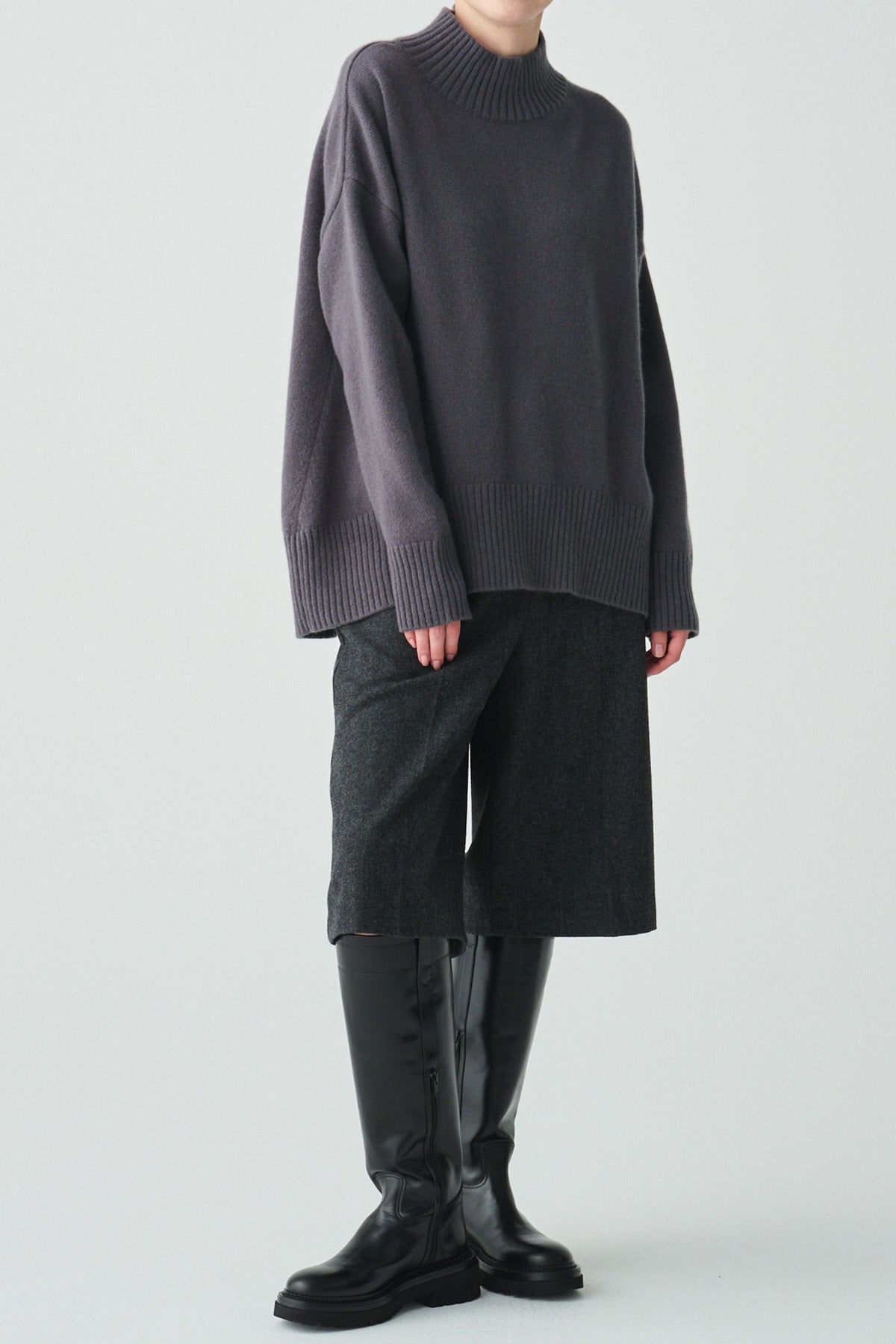 ハイネックスリットカラーウールニット