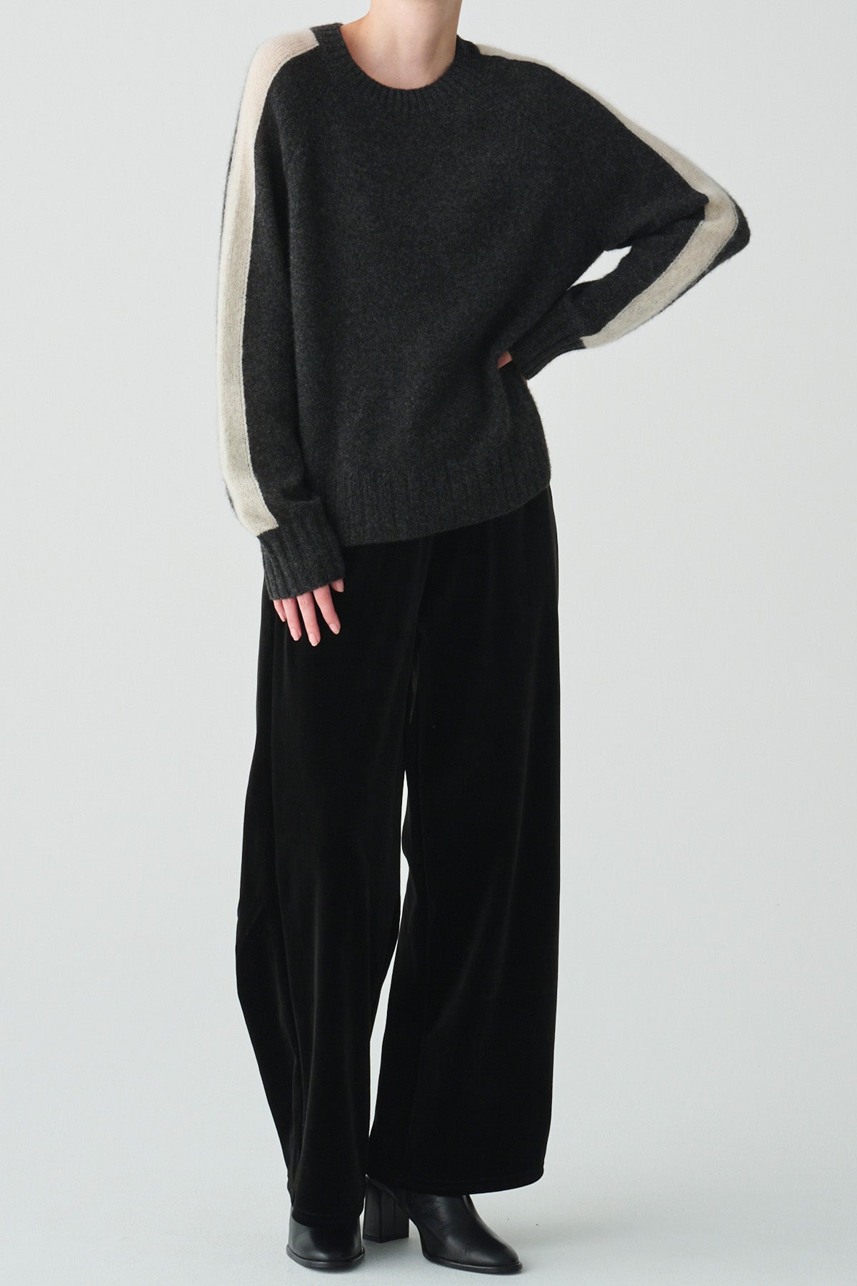 スリーブラインアクセントヤクニット