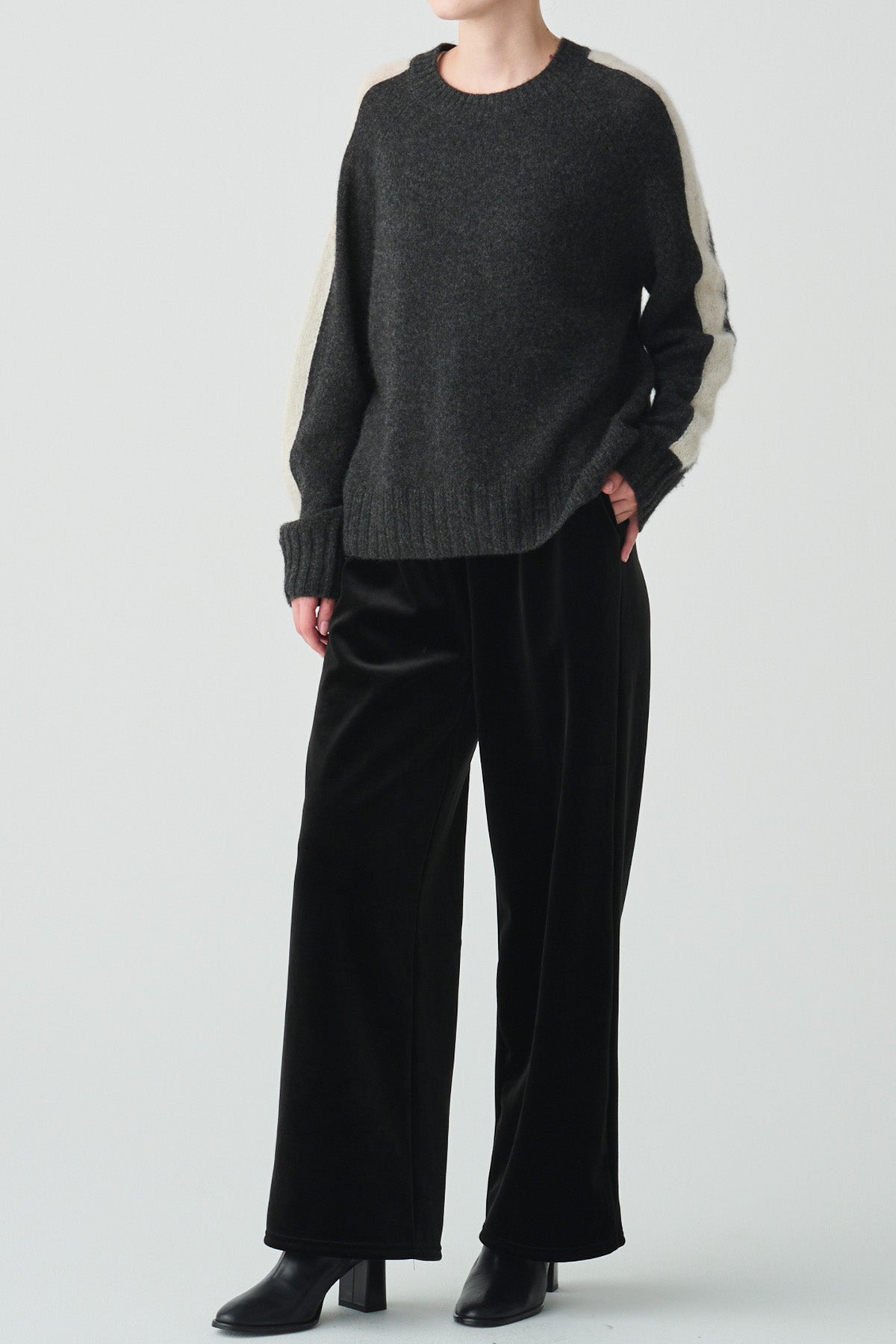 スリーブラインアクセントヤクニット