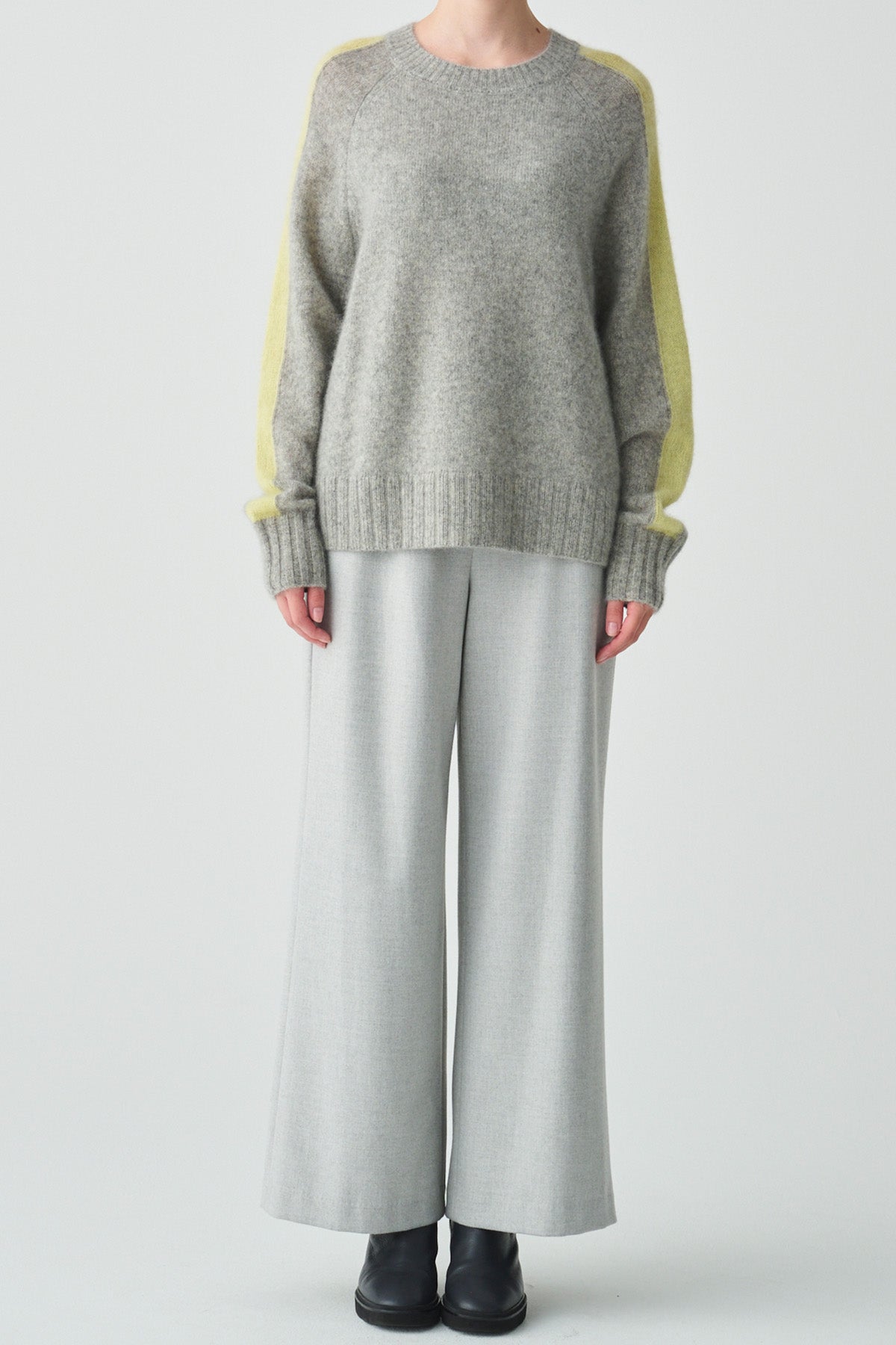 スリーブラインアクセントヤクニット