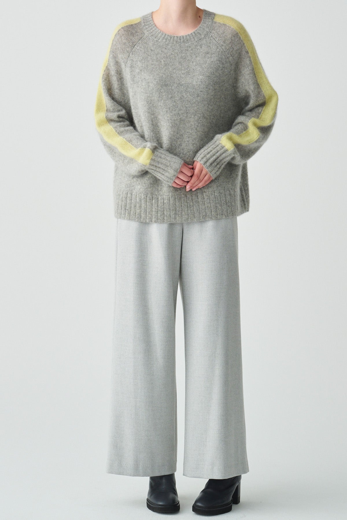 スリーブラインアクセントヤクニット