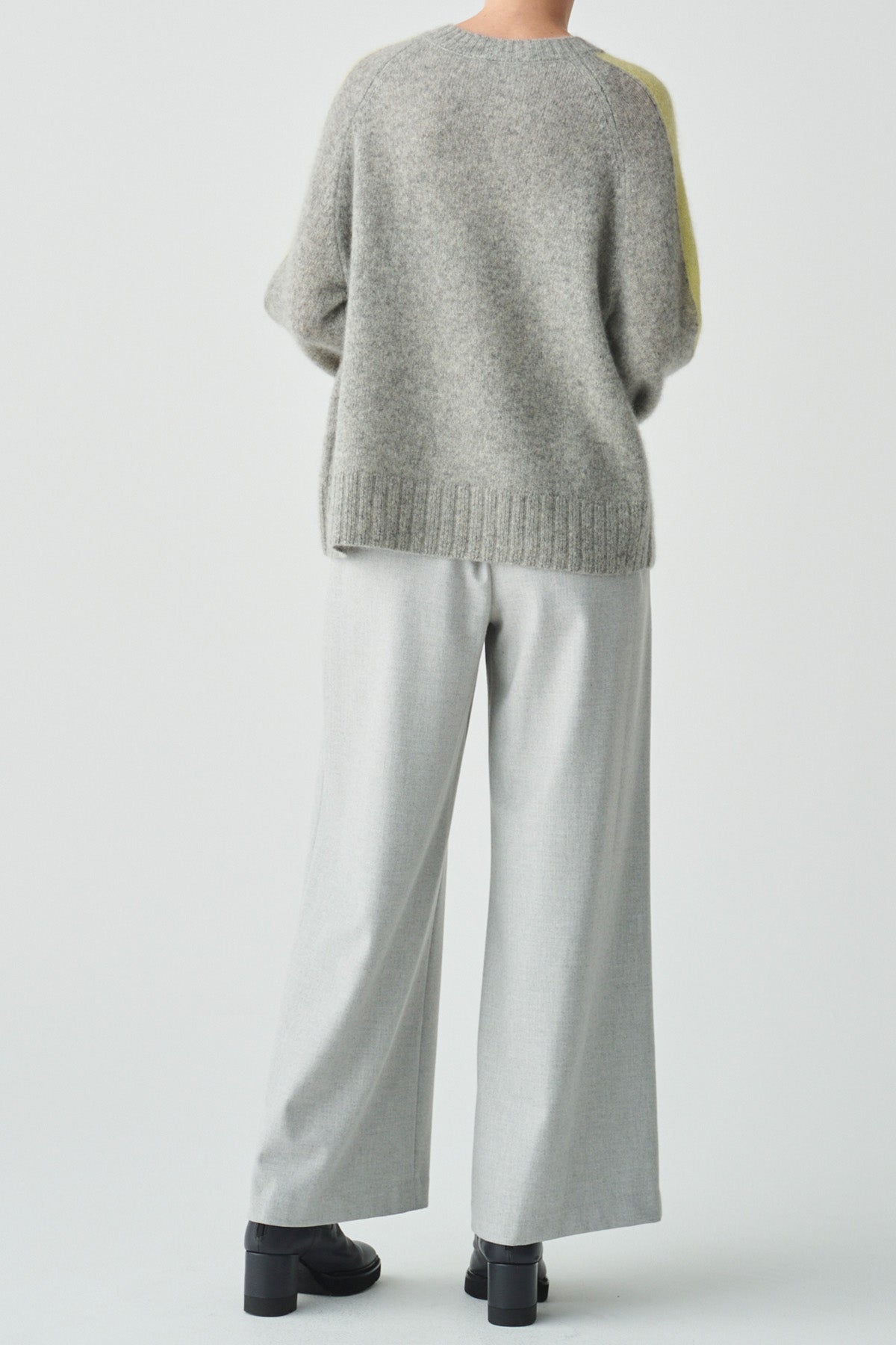 スリーブラインアクセントヤクニット