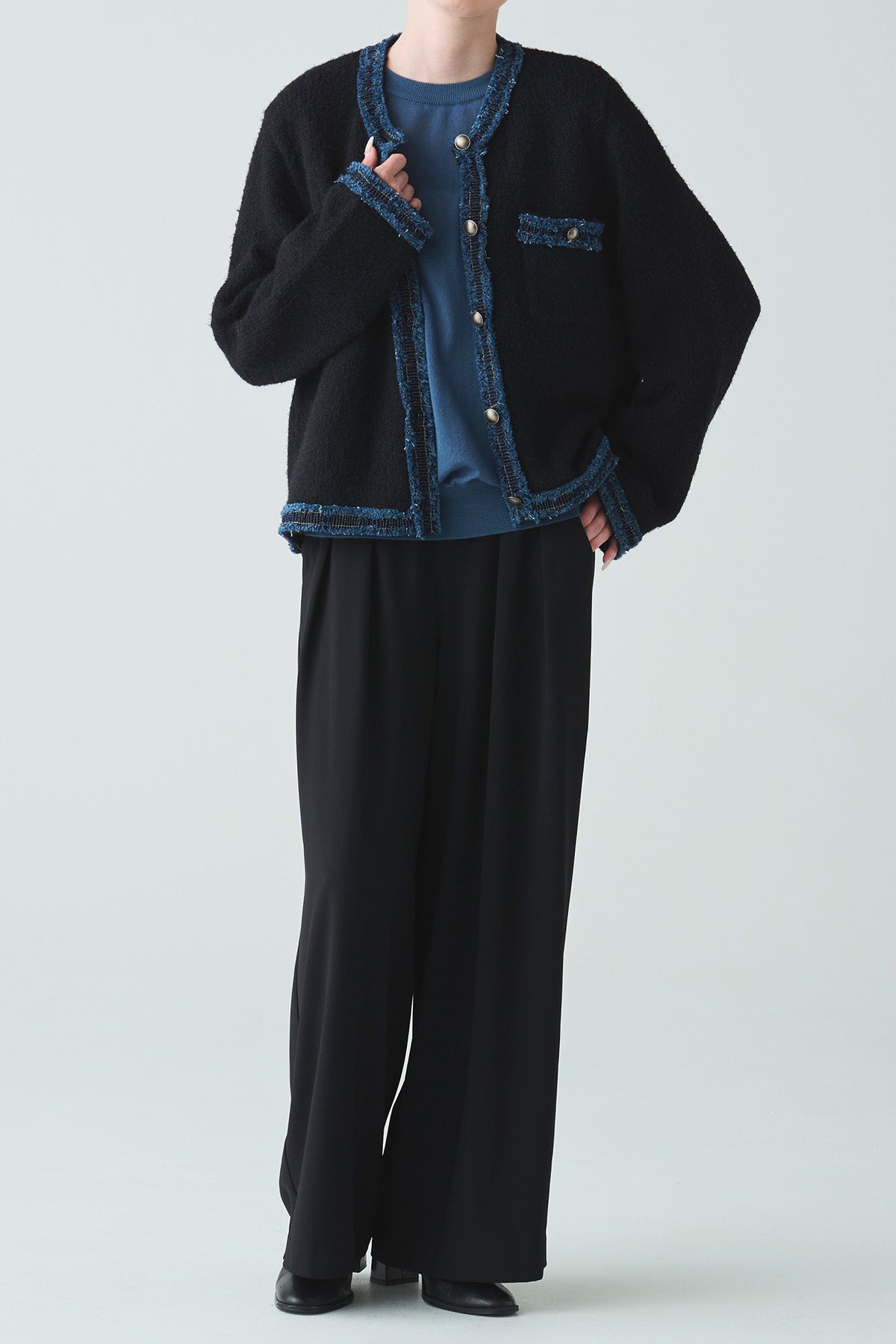 タック入りワイドパンツ