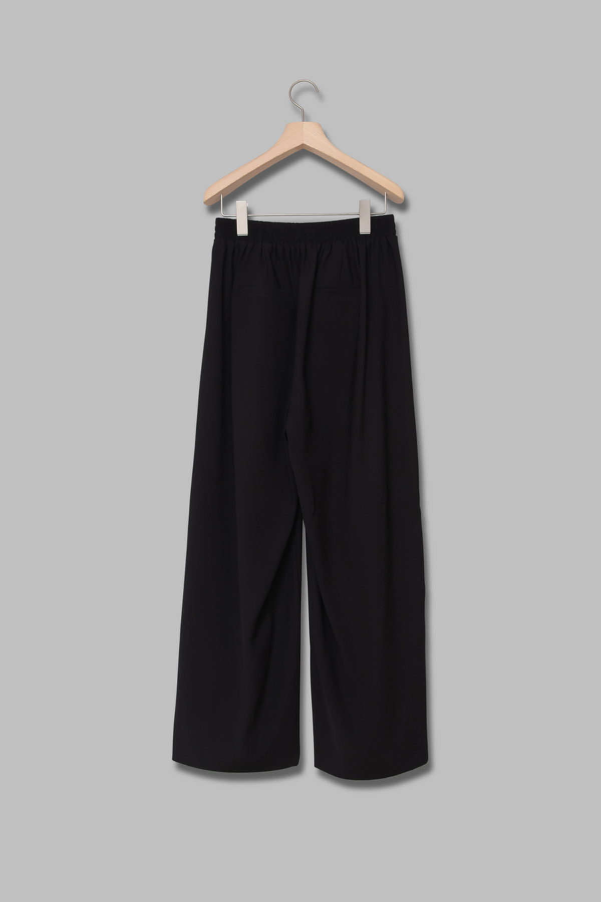 タック入りワイドパンツ