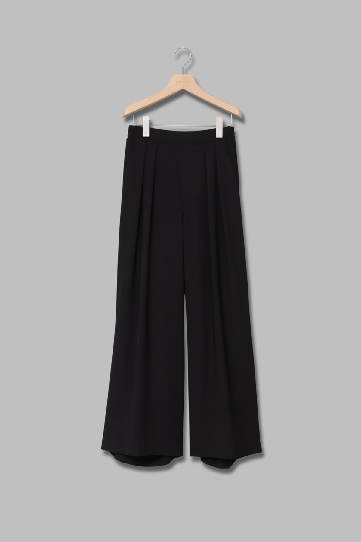 タック入りワイドパンツ