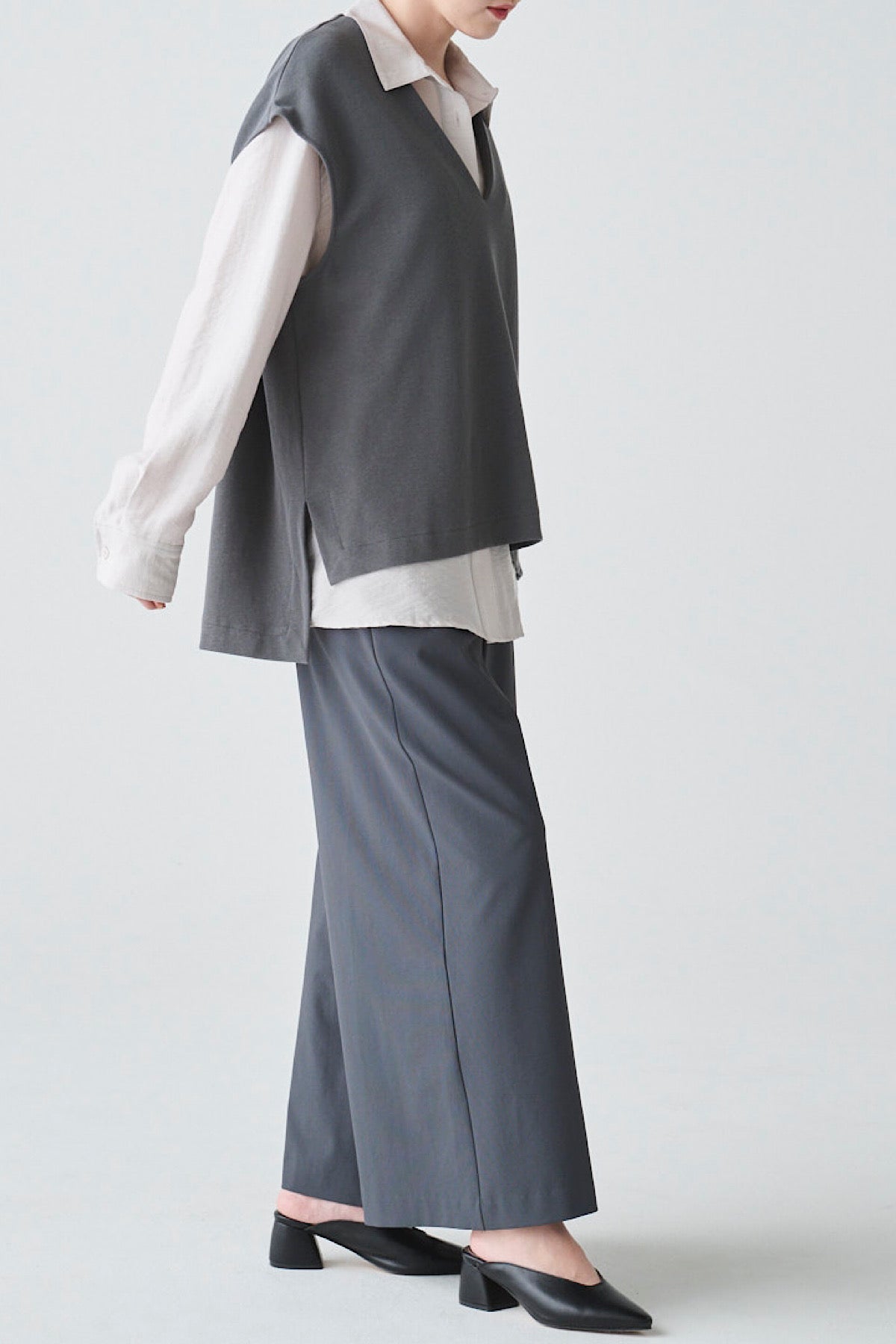 Vネックエアリーベスト