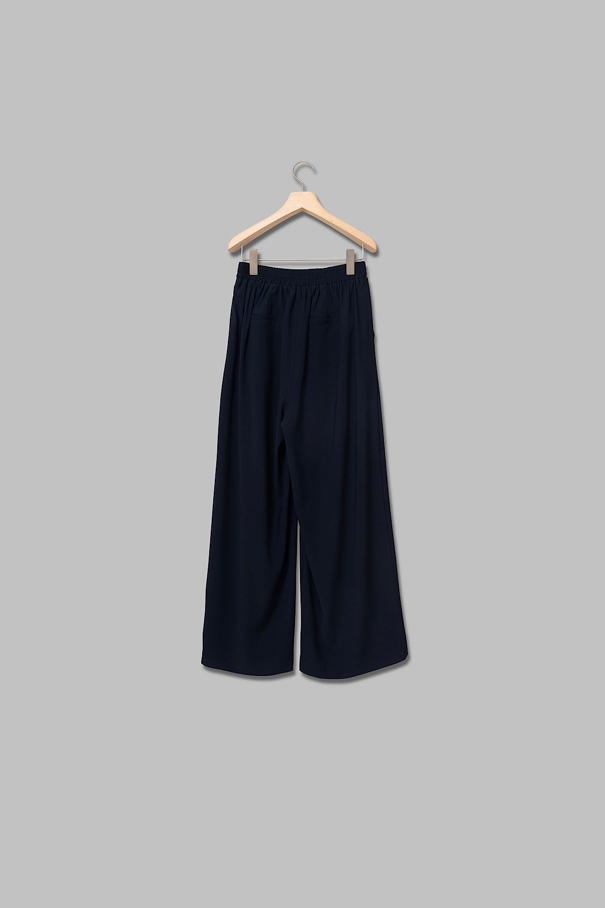 タック入りワイドパンツ