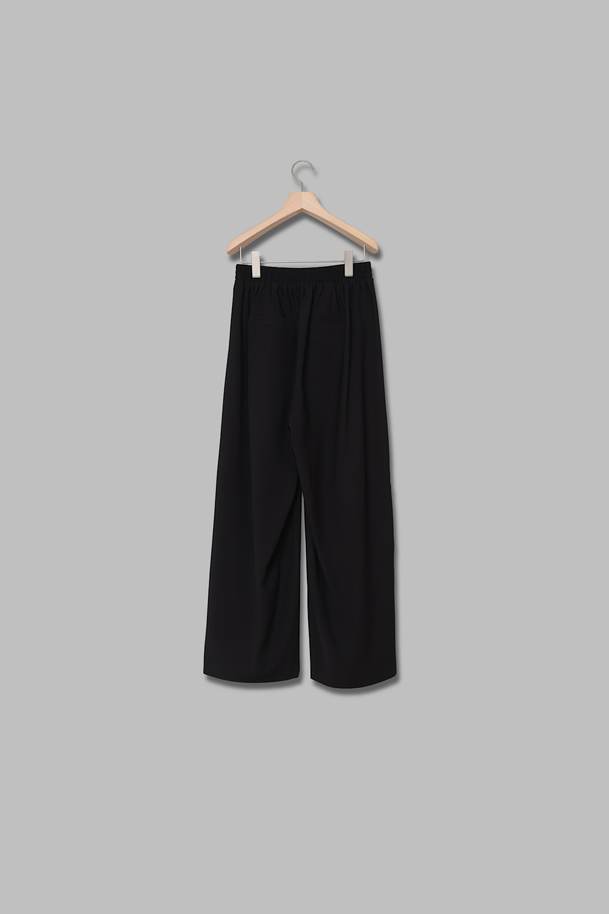 タック入りワイドパンツ