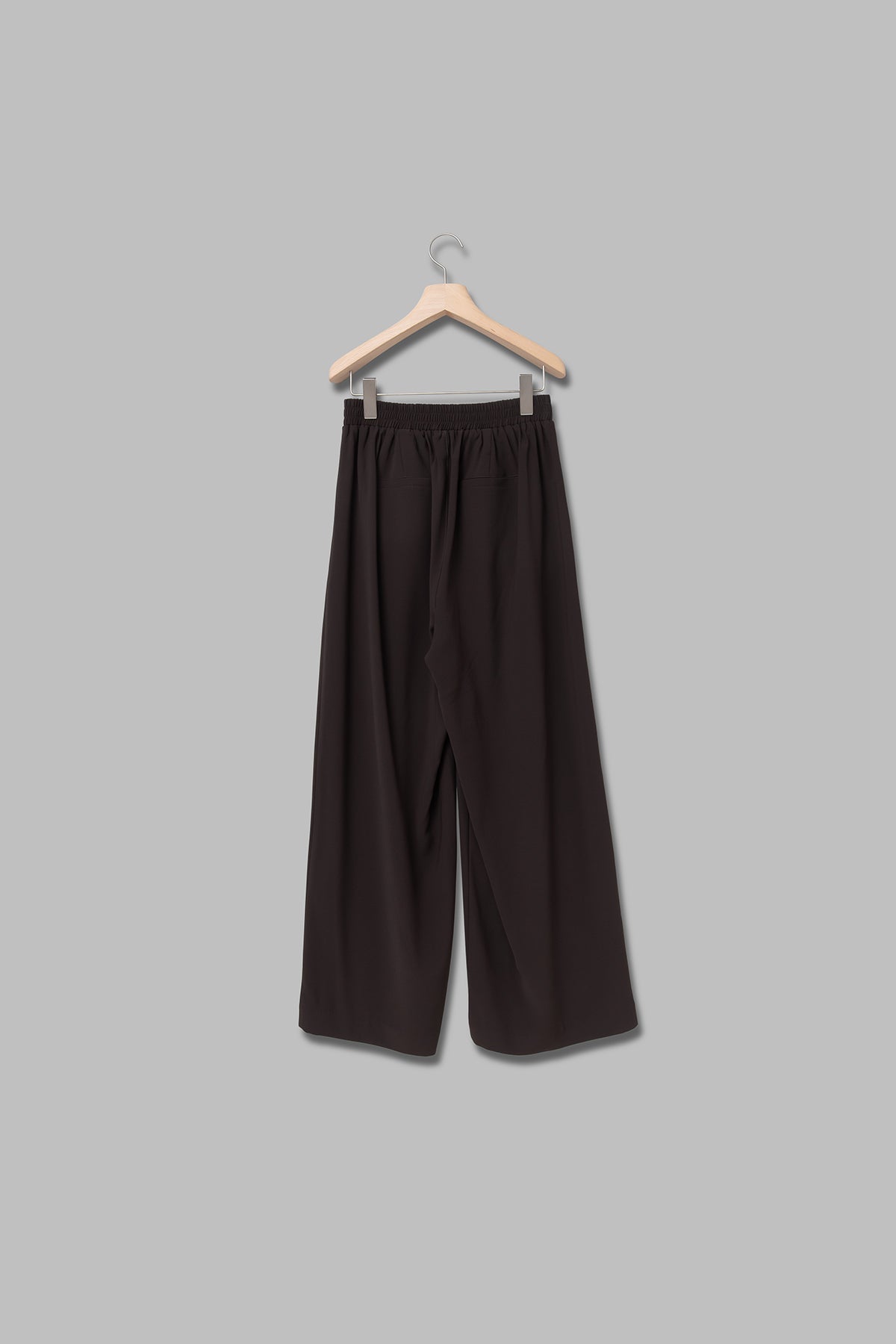 タック入りワイドパンツ