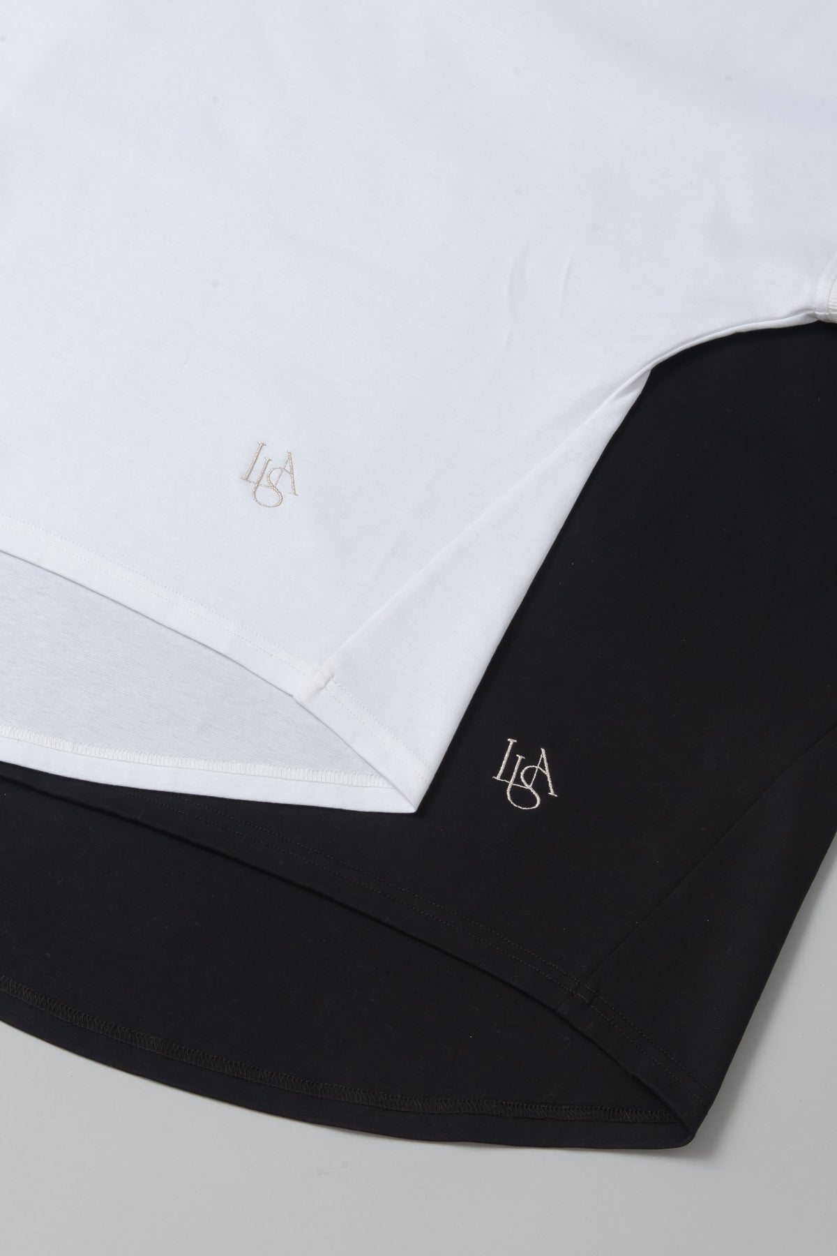 Vネックロゴ入りドルマンスリーブカットソー（2枚セット）