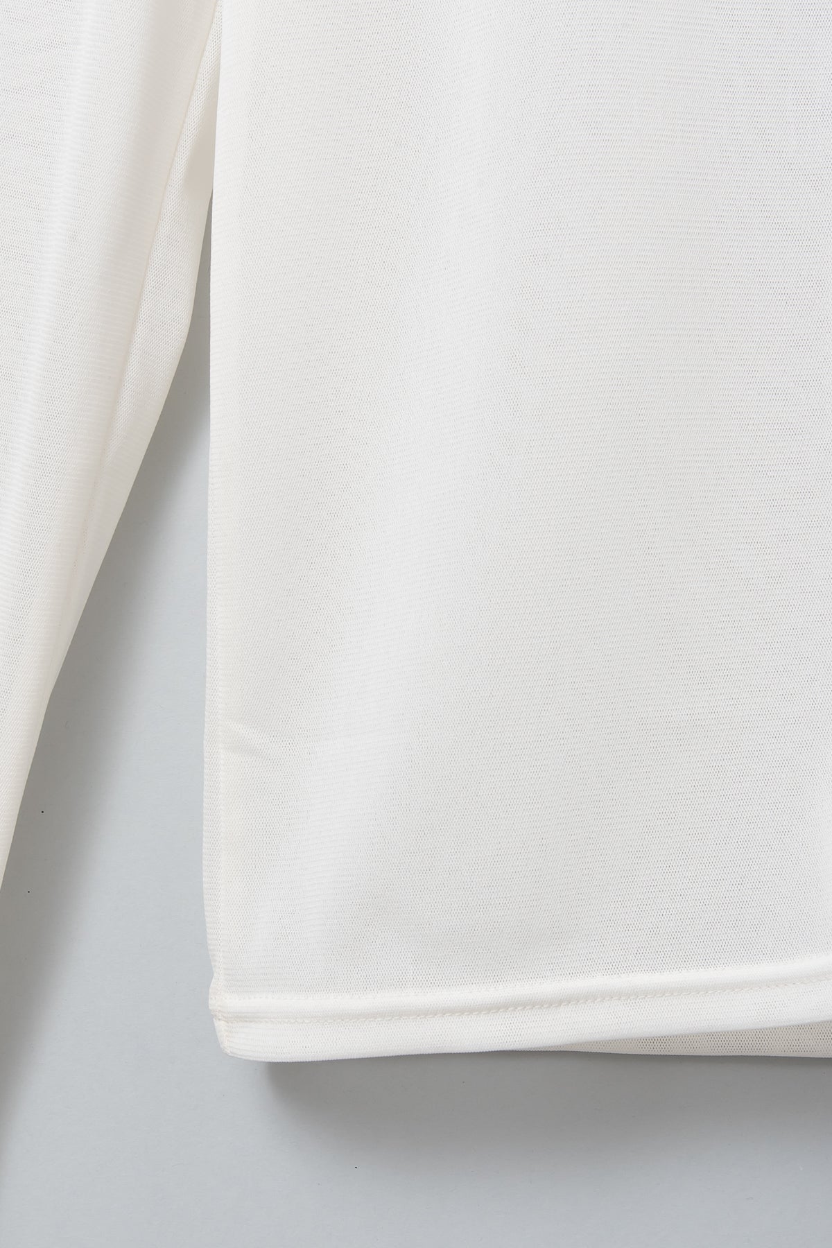 ハイネックメッシュプルオーバー