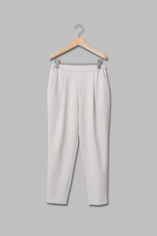 ストレッチタックテーパードパンツ
