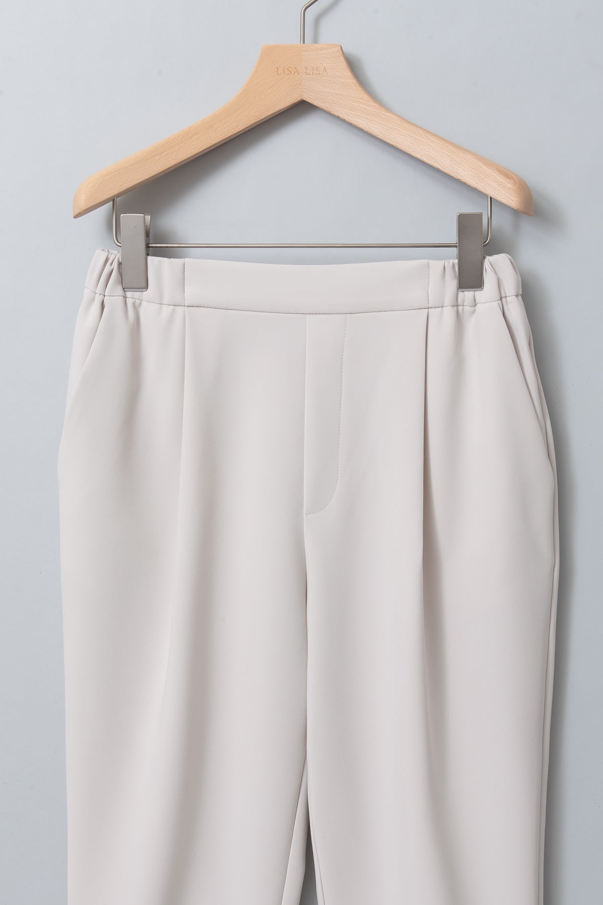 ストレッチタックテーパードパンツ