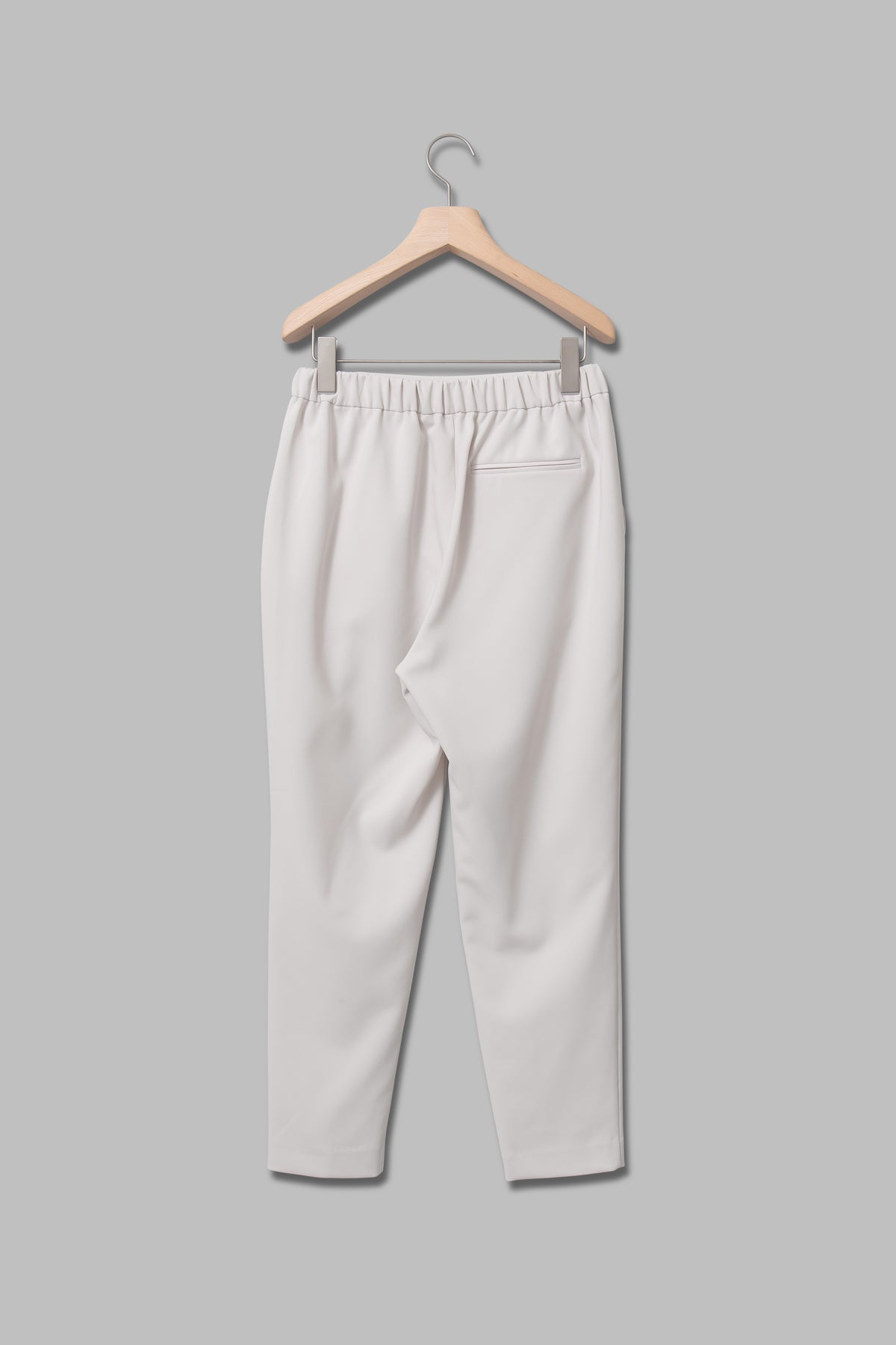 ストレッチタックテーパードパンツ