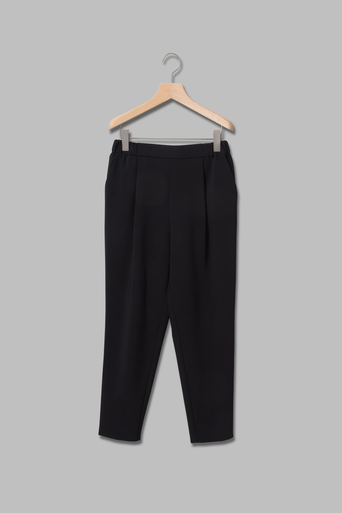 ストレッチタックテーパードパンツ