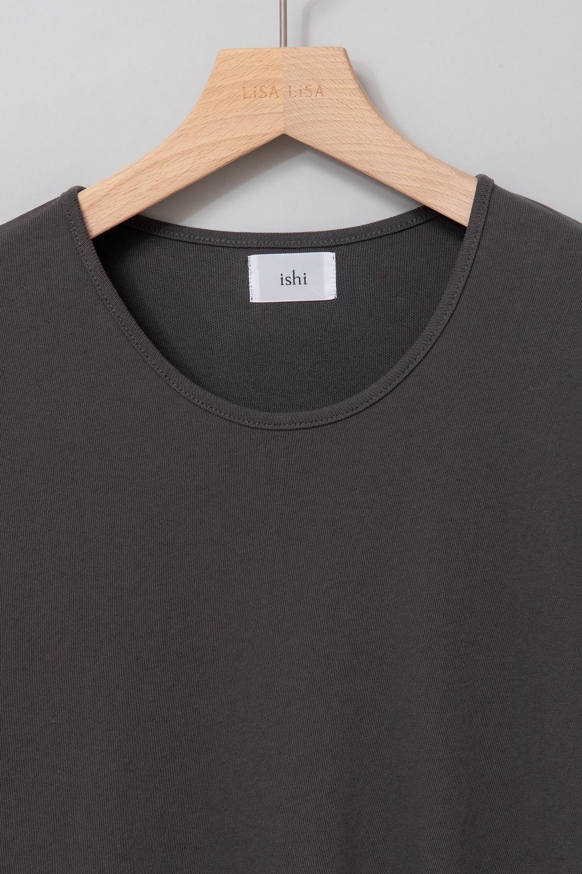 ishi ラウンドネックプレーンプルオーバー