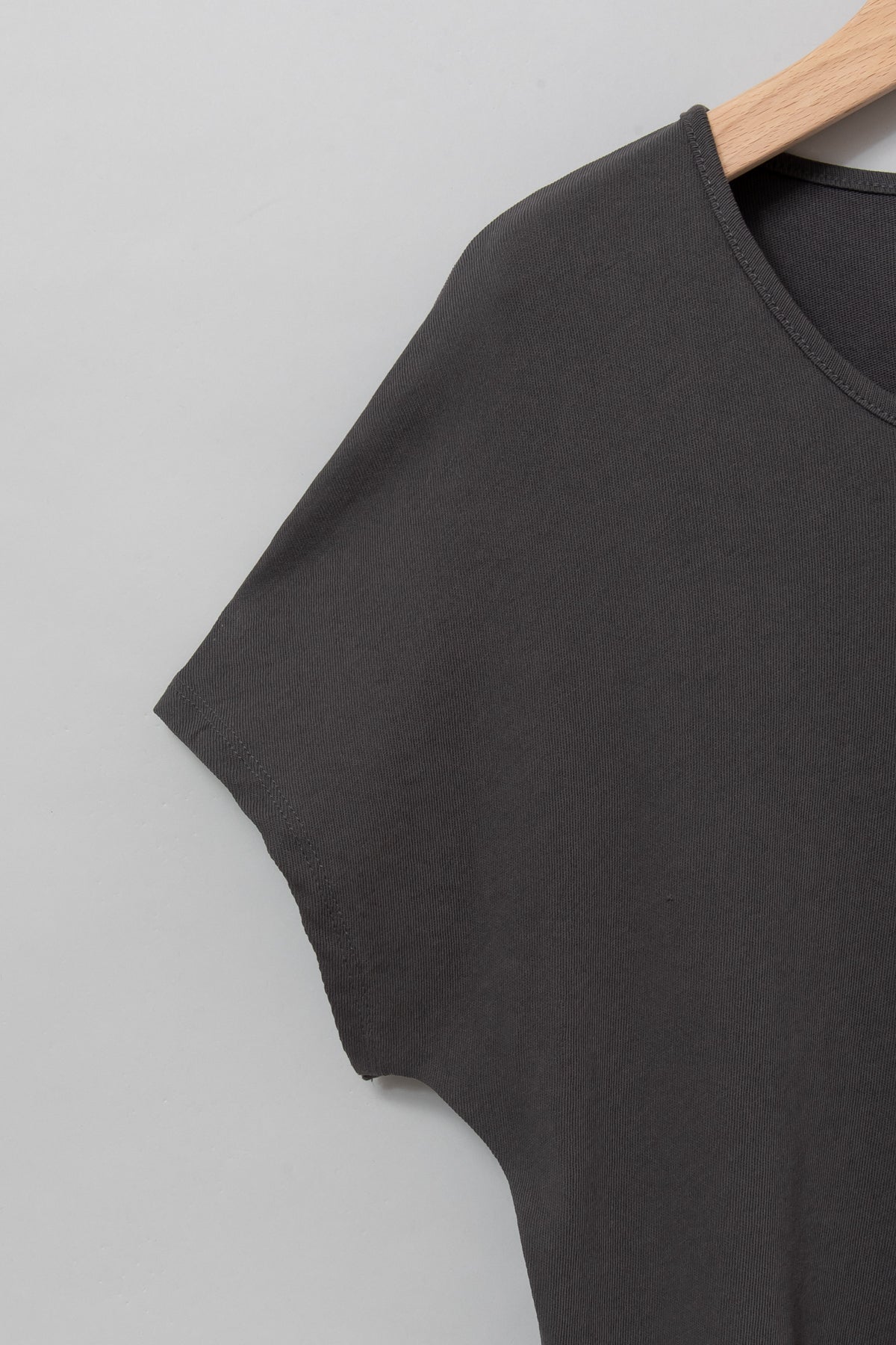 ishi ラウンドネックプレーンプルオーバー