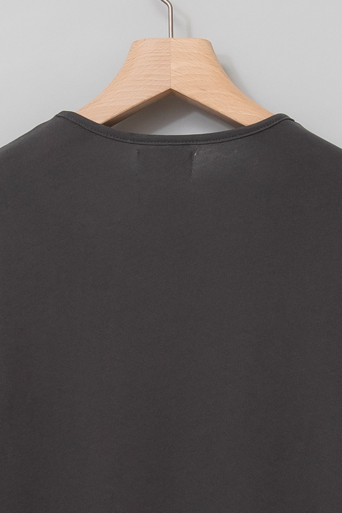 ishi ラウンドネックプレーンプルオーバー