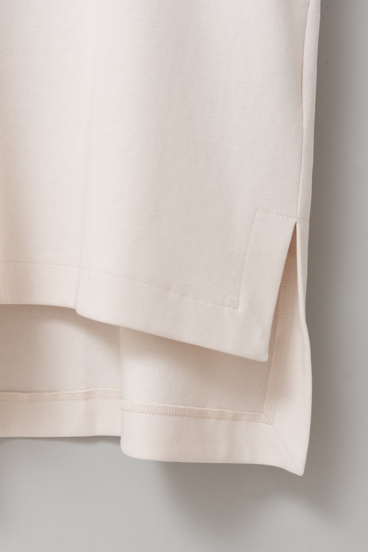 Vネックエアリーベスト