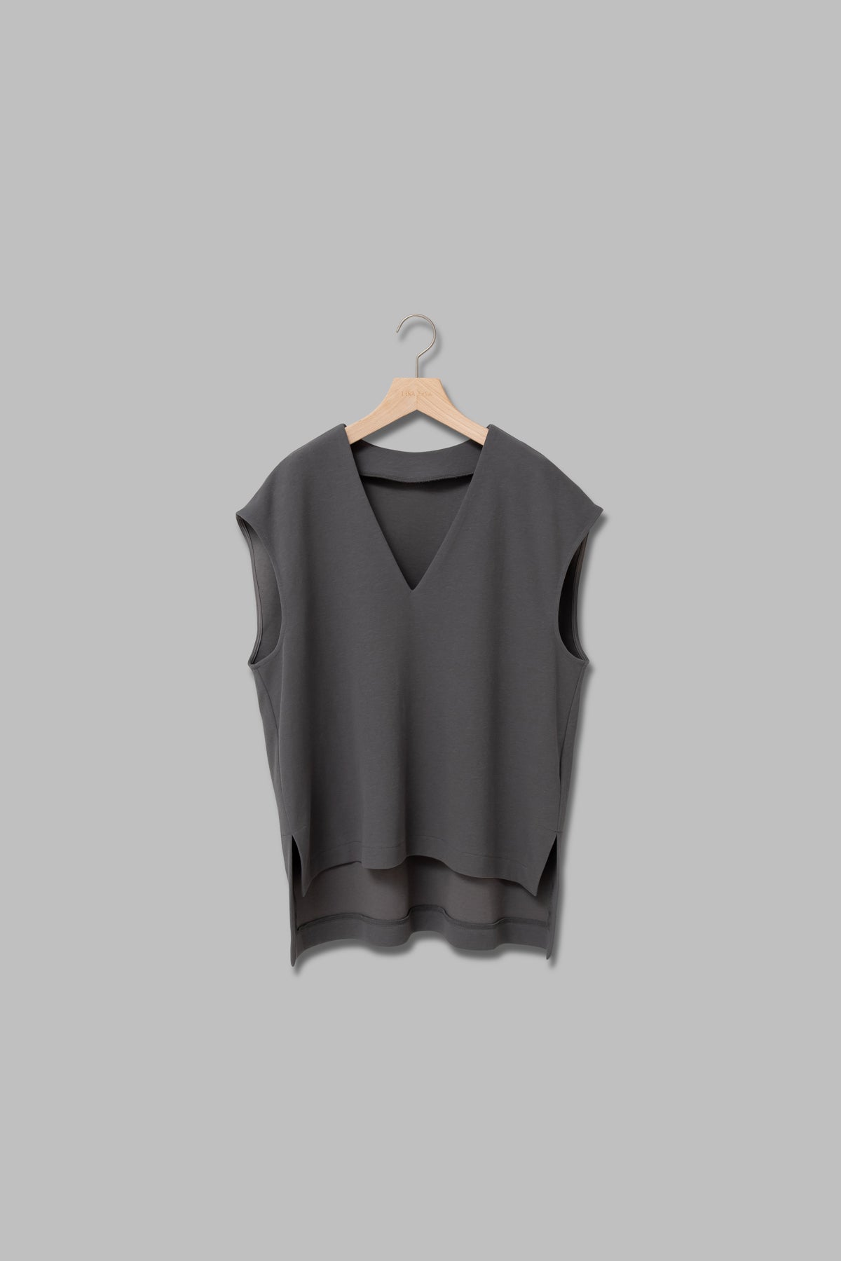 Vネックエアリーベスト