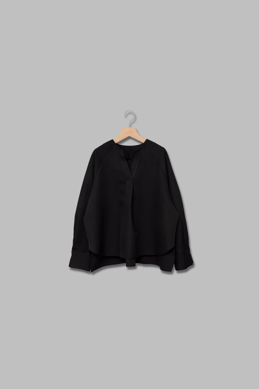 スキッパーバックタックブラウス