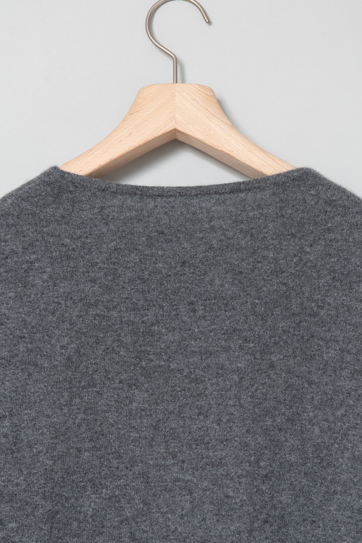 ソフトVネックカシミヤニット