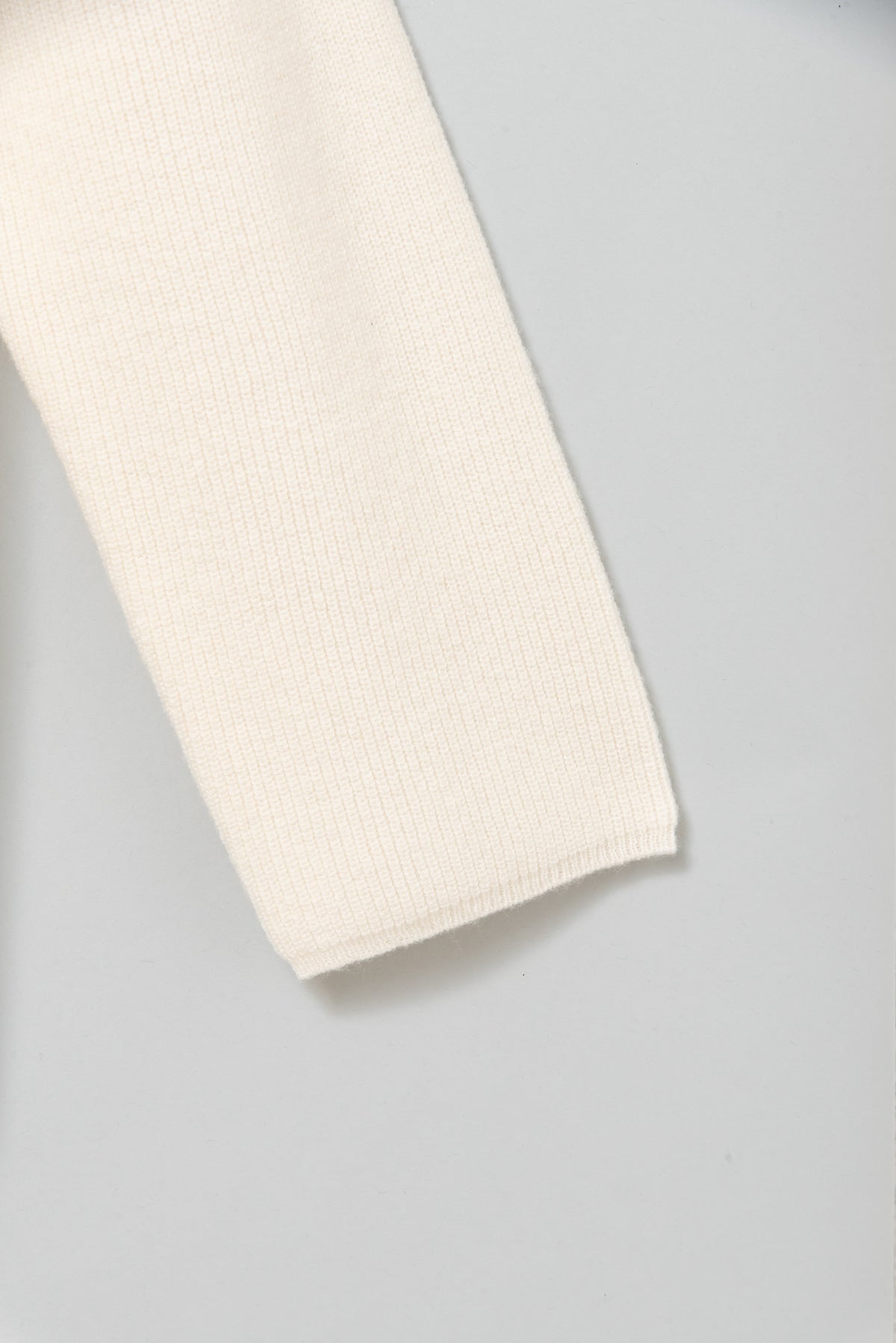 バイカラースリットデザインカシミヤ混ニット