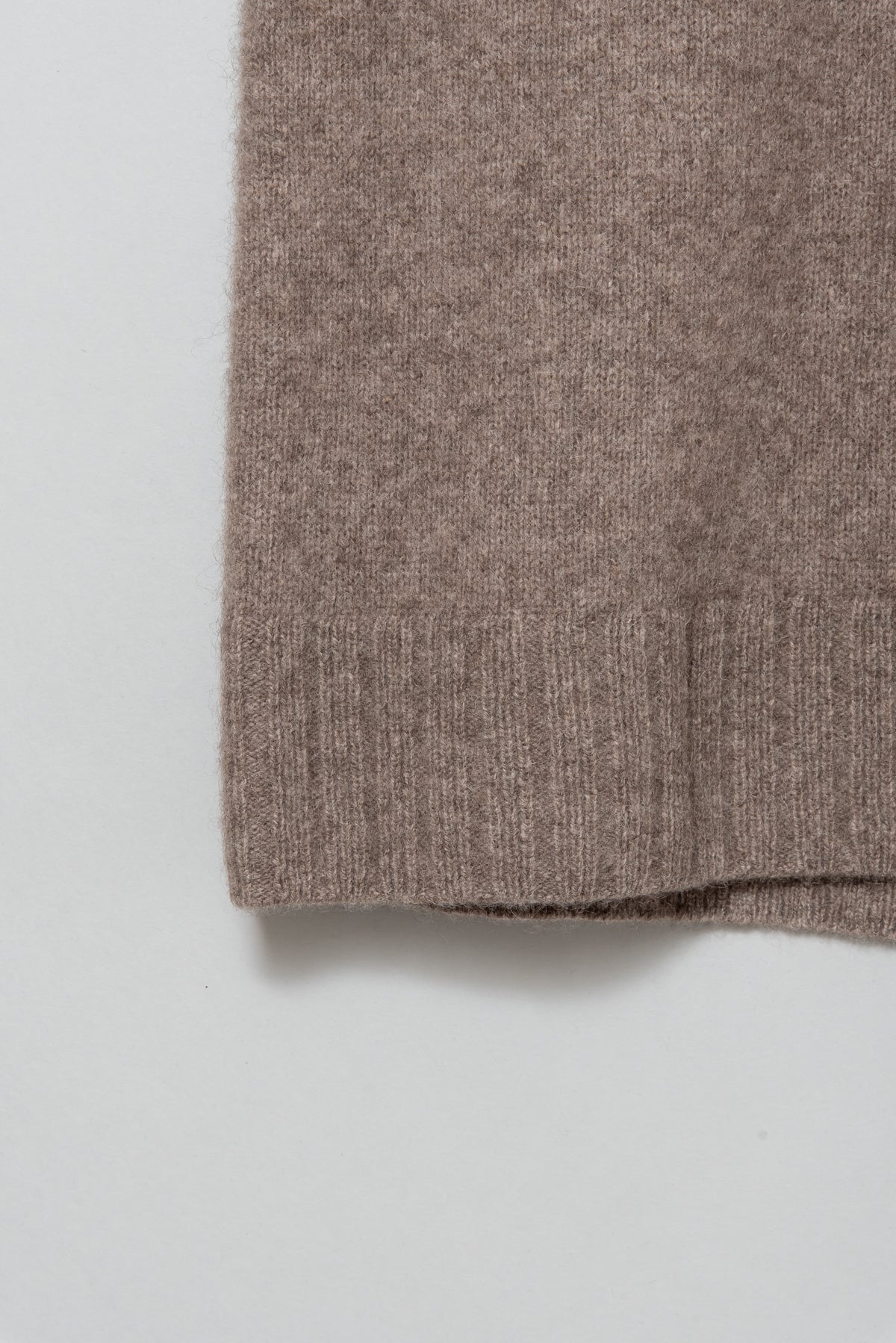 スリーブラインアクセントヤクニット