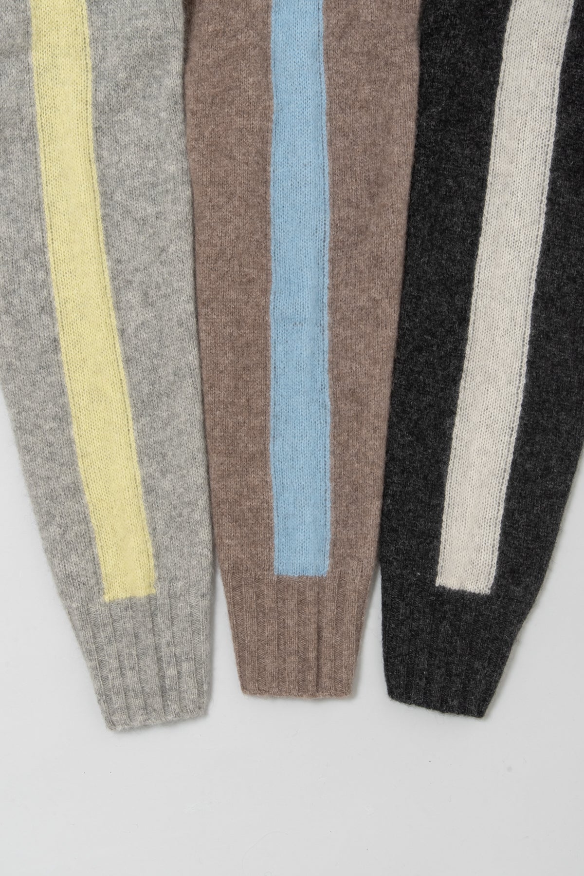 スリーブラインアクセントヤクニット